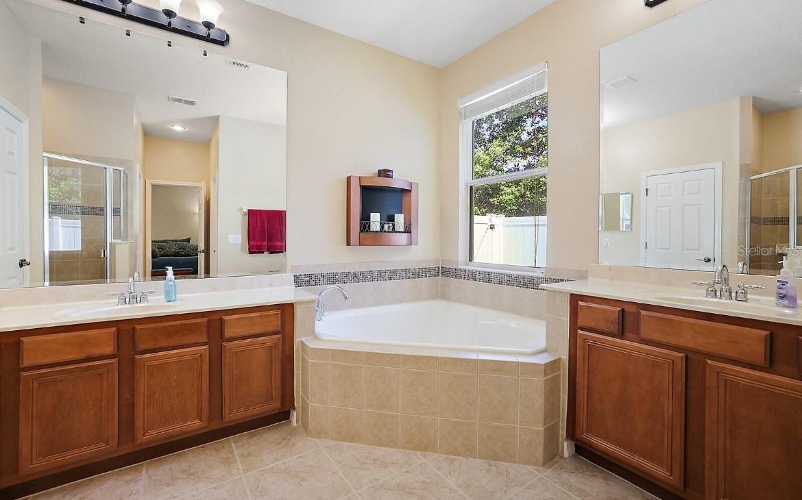 105 E BLUE WATER EDGE DR, EUSTIS, FL, 32736