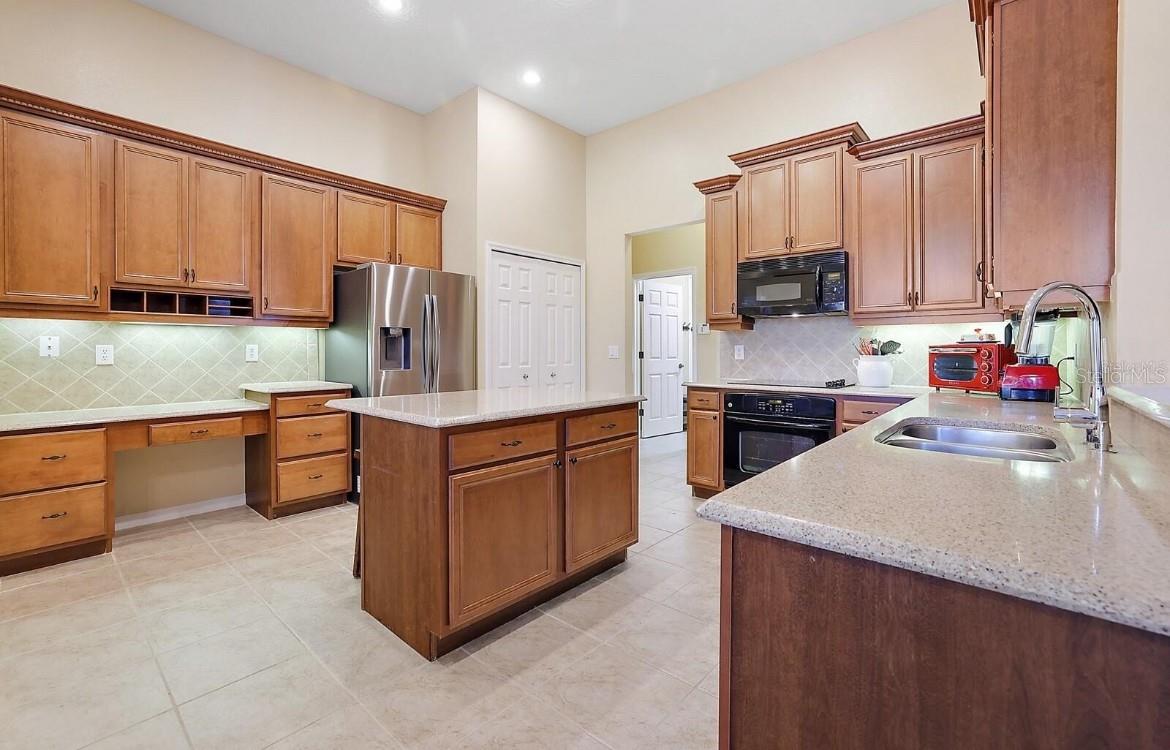 105 E BLUE WATER EDGE DR, EUSTIS, FL, 32736