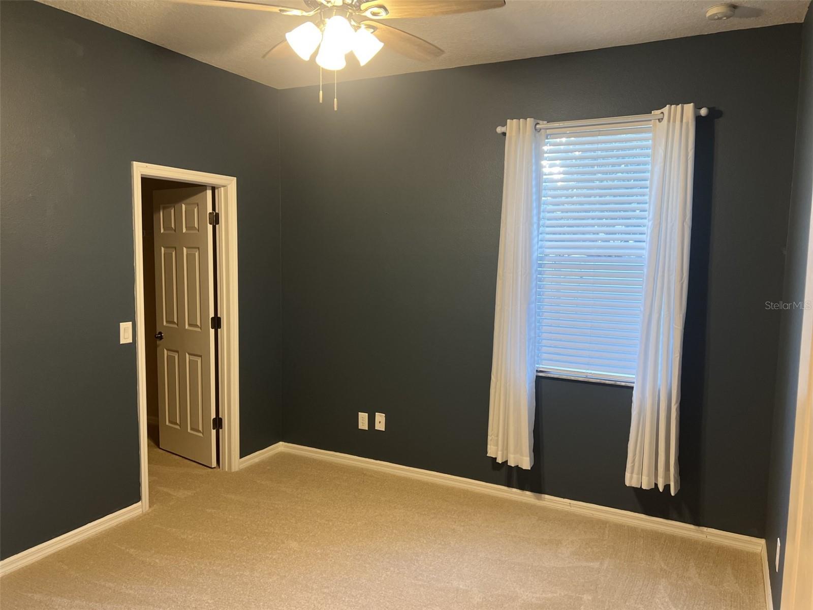 105 E BLUE WATER EDGE DR, EUSTIS, FL, 32736