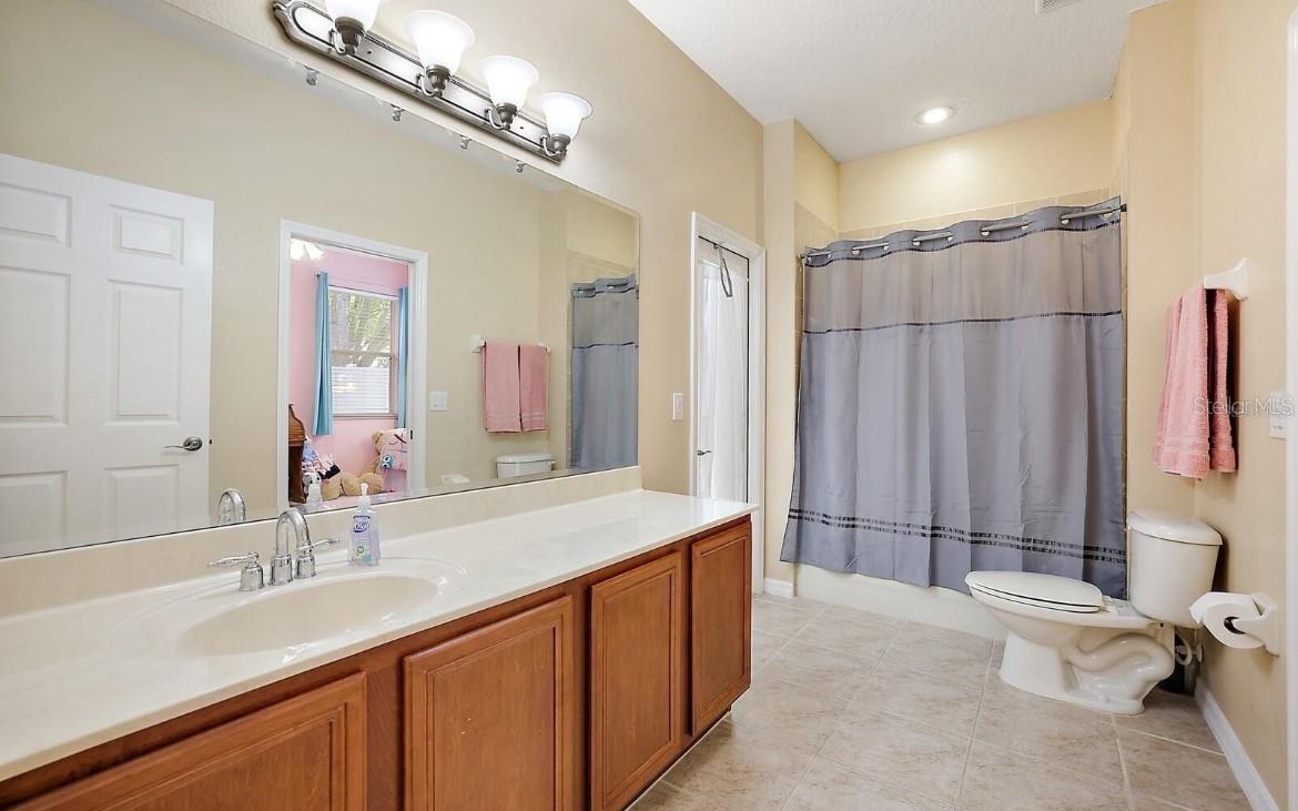 105 E BLUE WATER EDGE DR, EUSTIS, FL, 32736