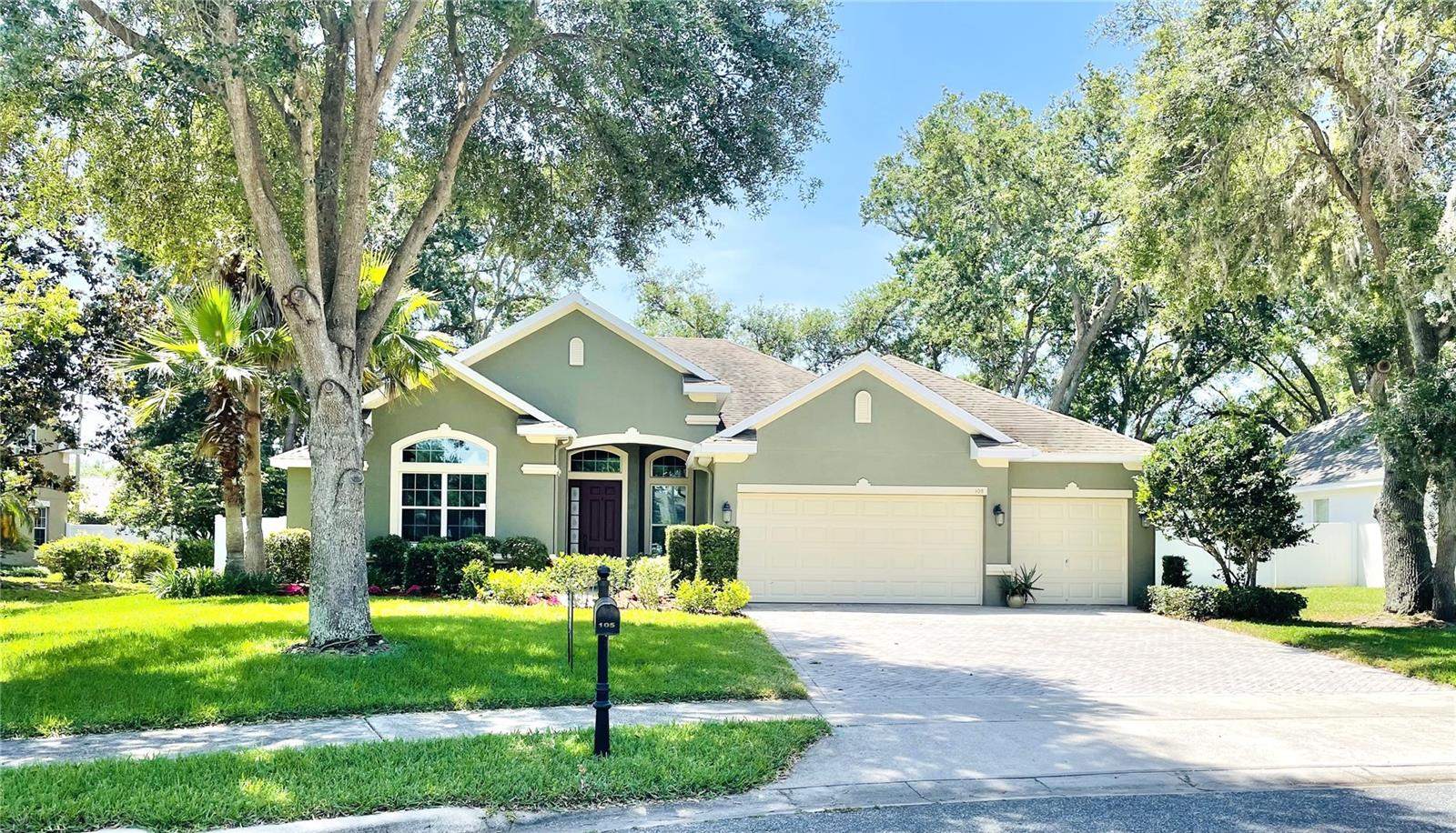 105 E BLUE WATER EDGE DR, EUSTIS, FL, 32736