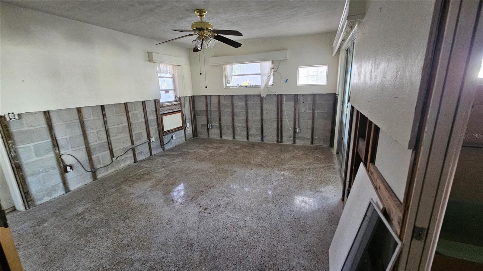 6 SEA LN S, ST PETERSBURG, FL, 33705