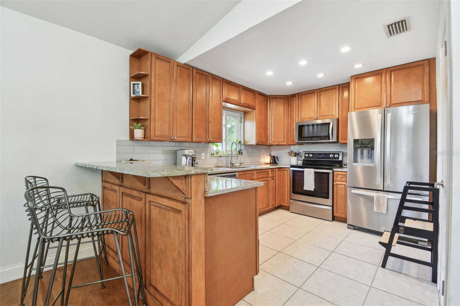 1735 MARYLAND AVE NE, ST PETERSBURG, FL, 33703