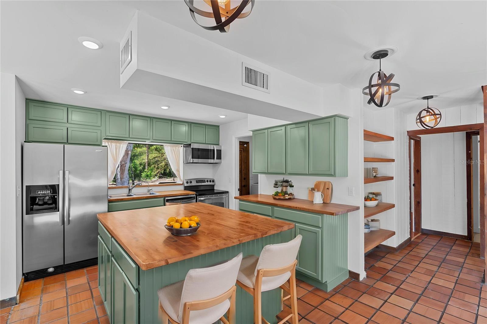 18816 CARR DR, LUTZ, FL, 33559