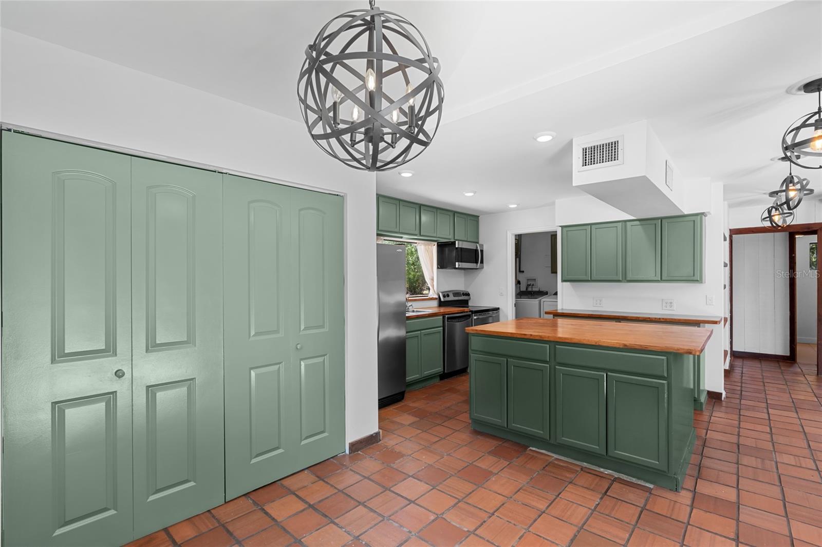 18816 CARR DR, LUTZ, FL, 33559