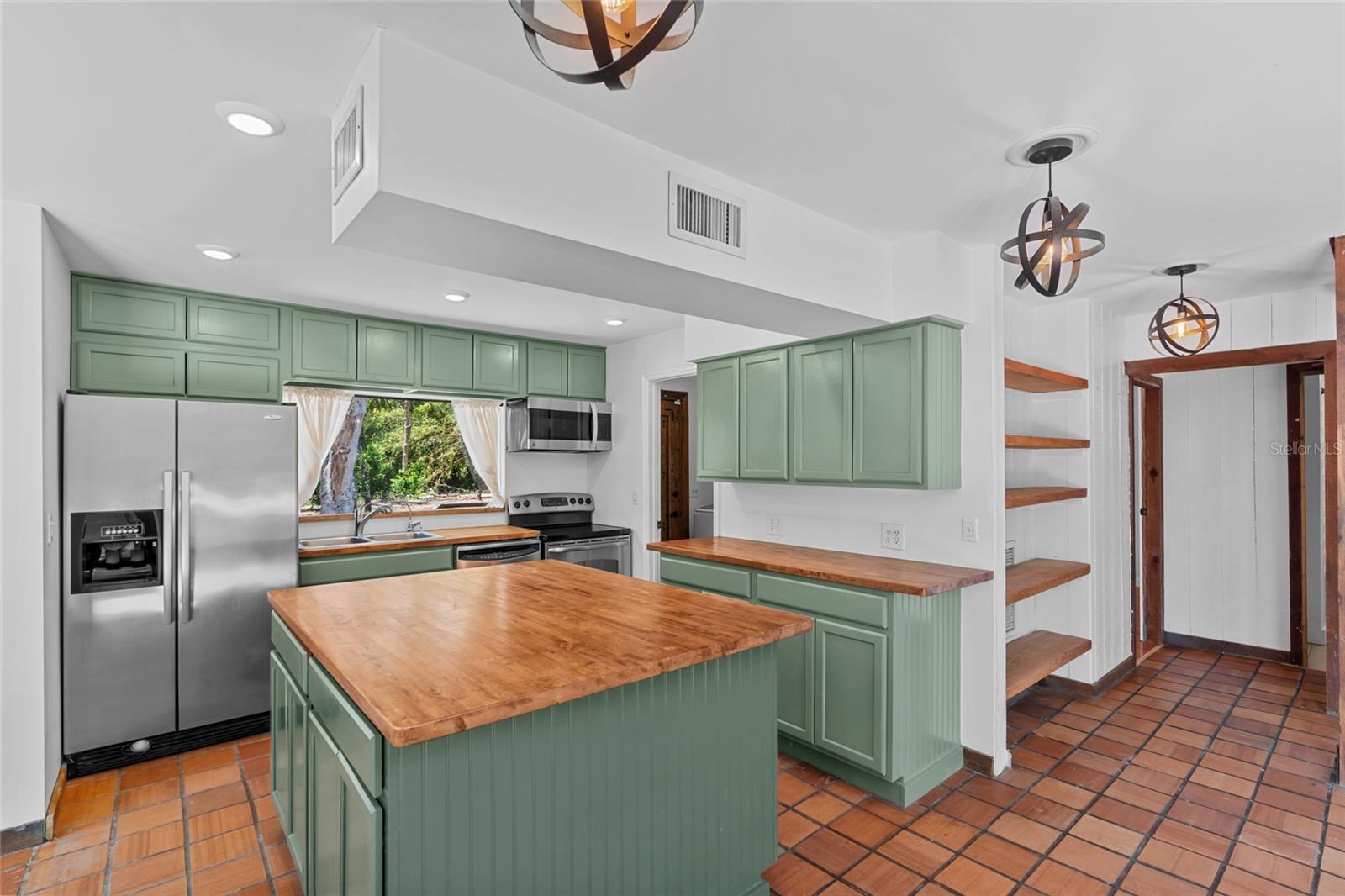 18816 CARR DR, LUTZ, FL, 33559