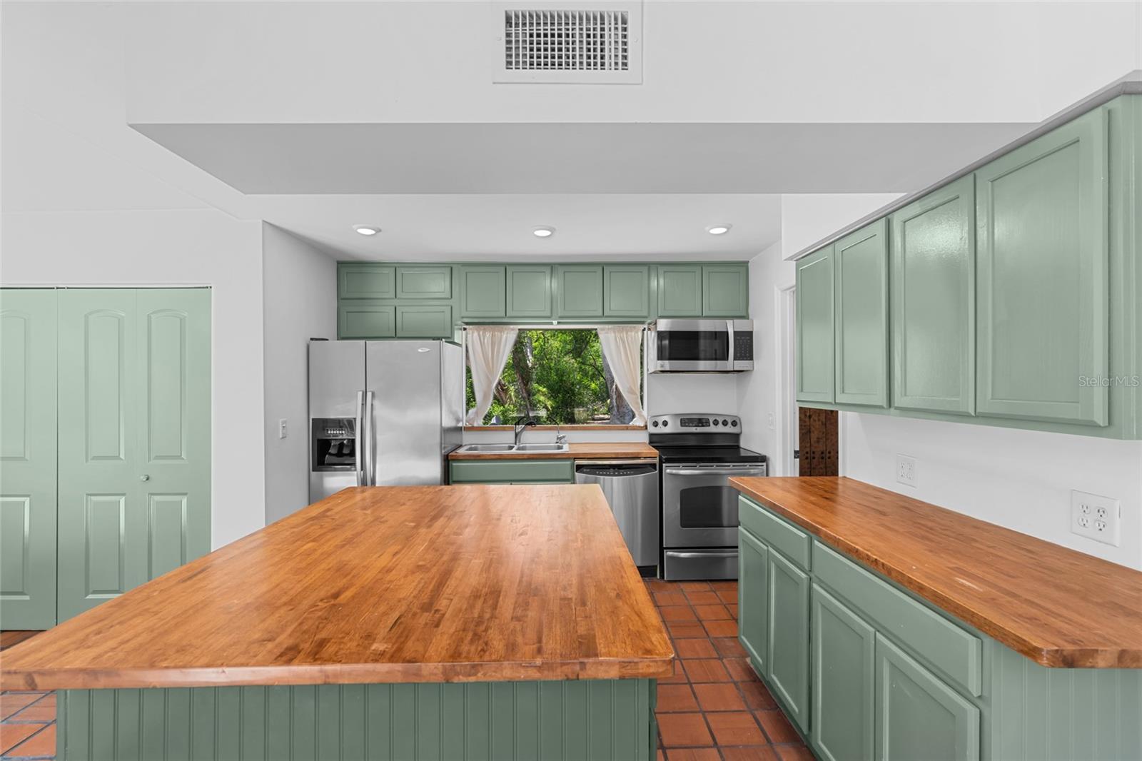 18816 CARR DR, LUTZ, FL, 33559