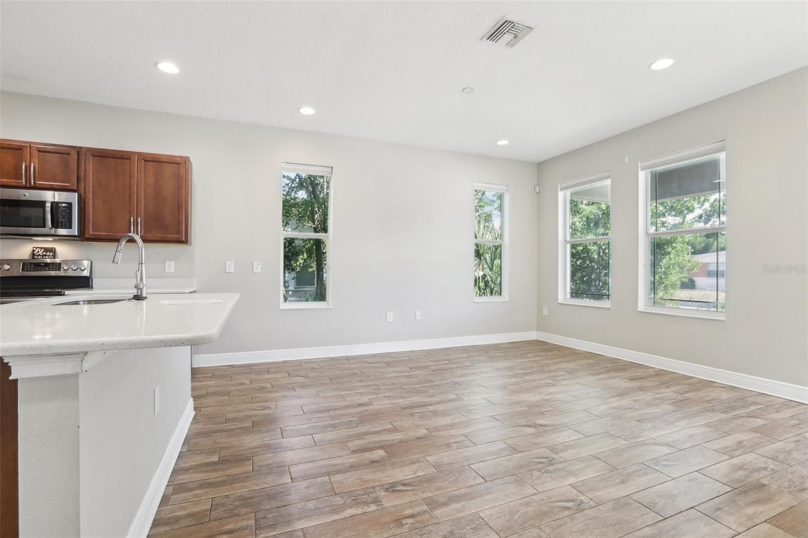 1913 W PINE ST, TAMPA, FL, 33607