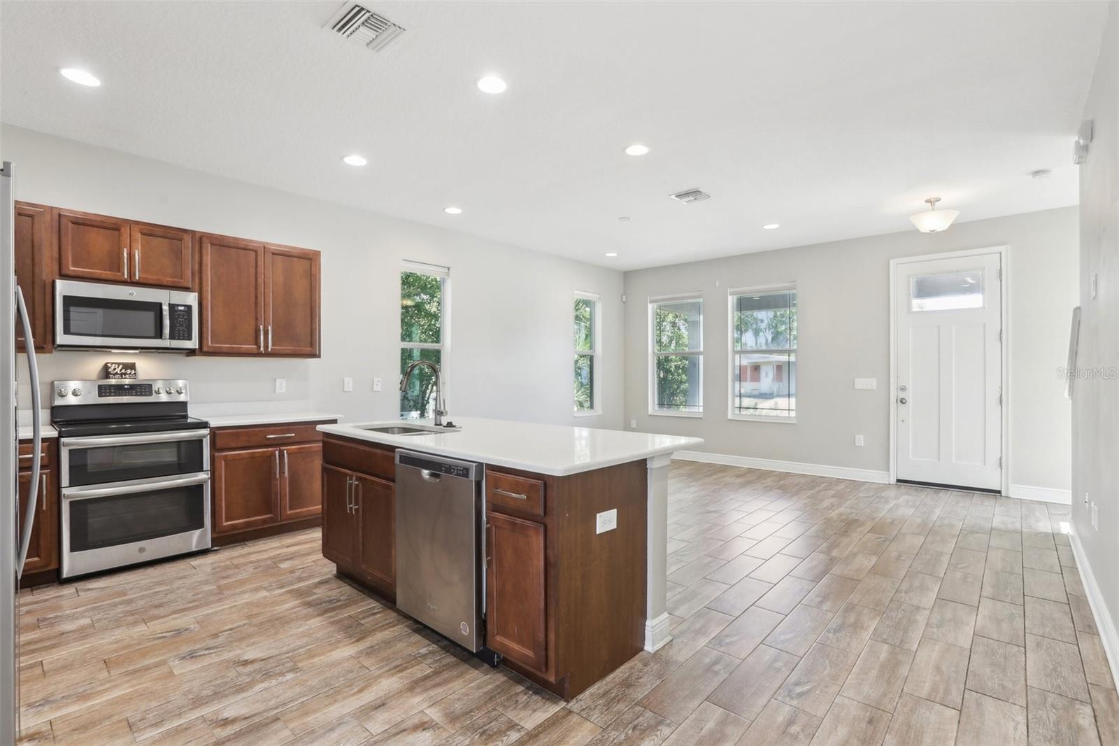 1913 W PINE ST, TAMPA, FL, 33607