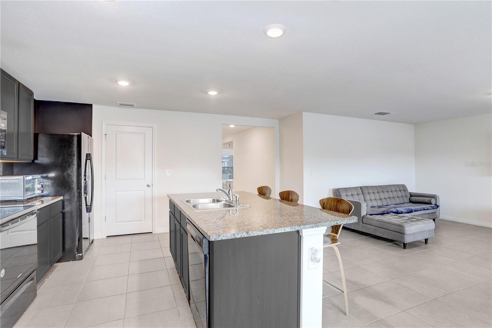 7929 SAIL CLOVER LN, ZEPHYRHILLS, FL, 33540