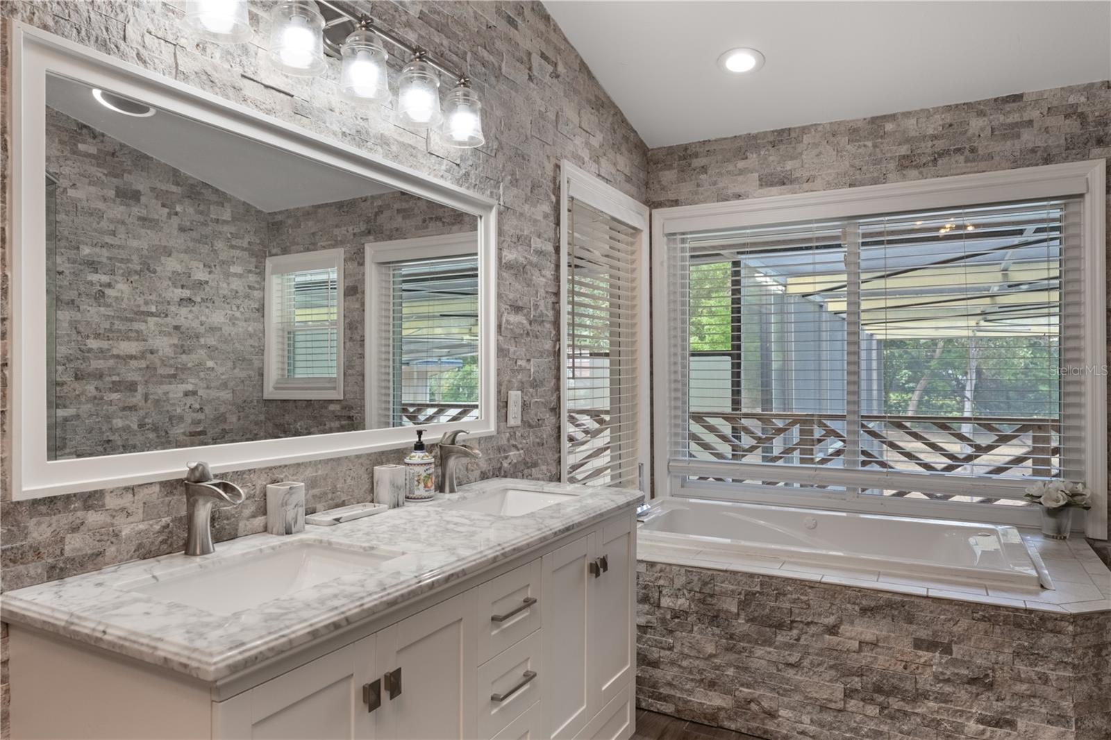 202 SWEETWATER CLUB BLVD, LONGWOOD, FL, 32779