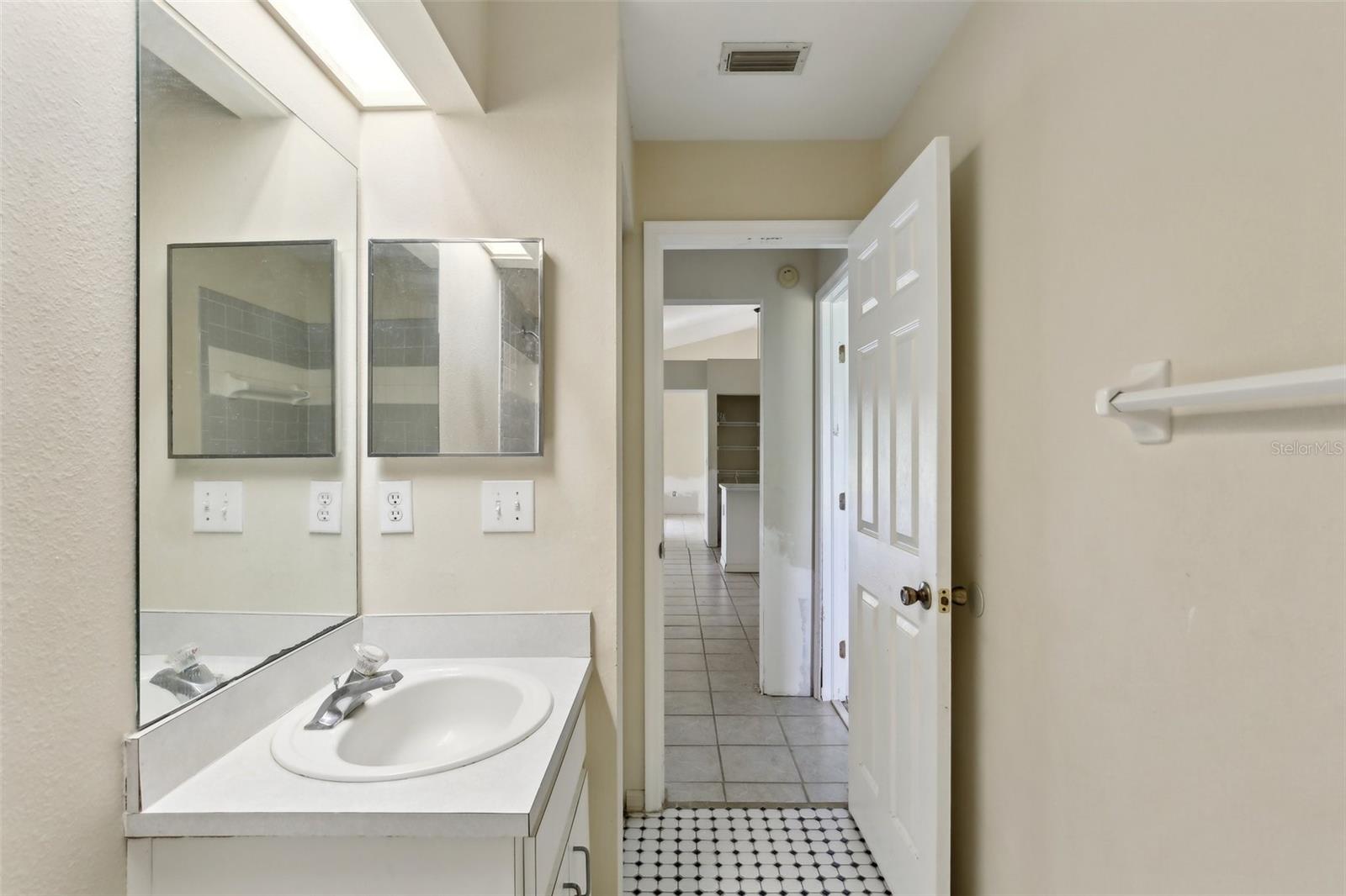 4025 MEADOW RUN LN, WESLEY CHAPEL, FL, 33543