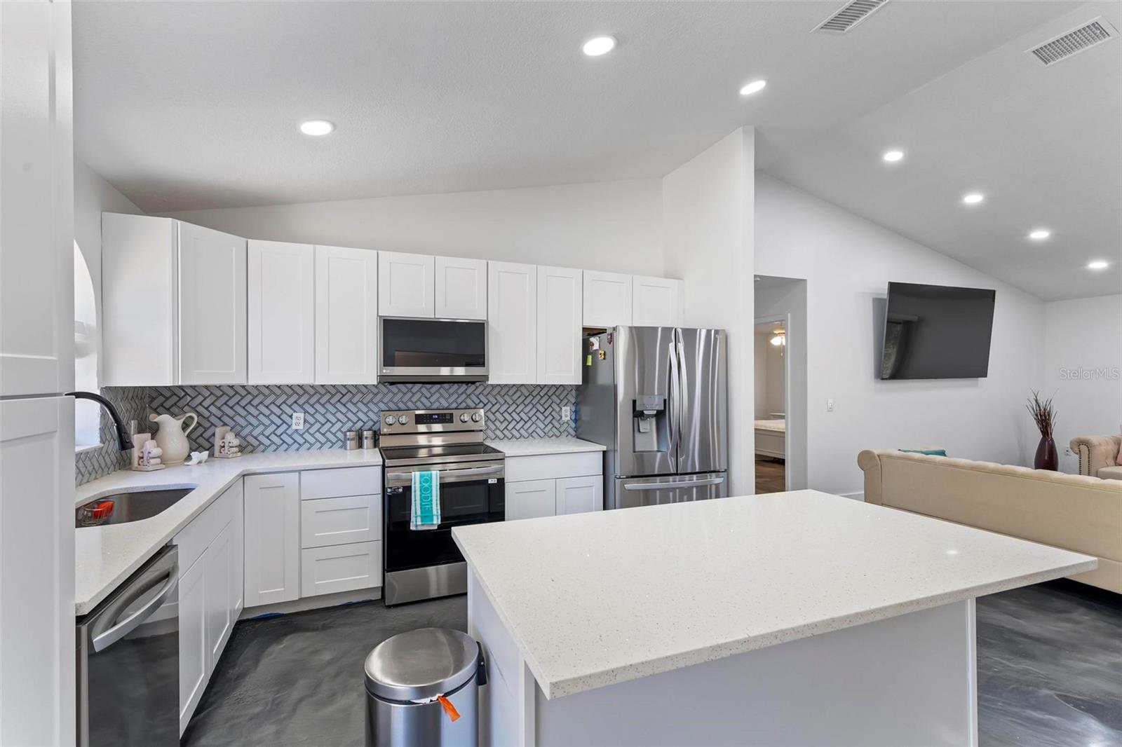 136 PEPPERDINE DR, PALM COAST, FL, 32164