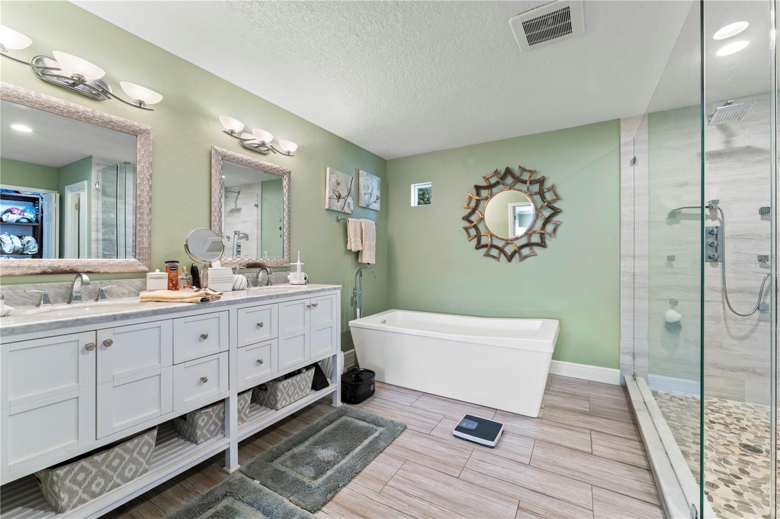 2701 W BAY AVE, TAMPA, FL, 33611