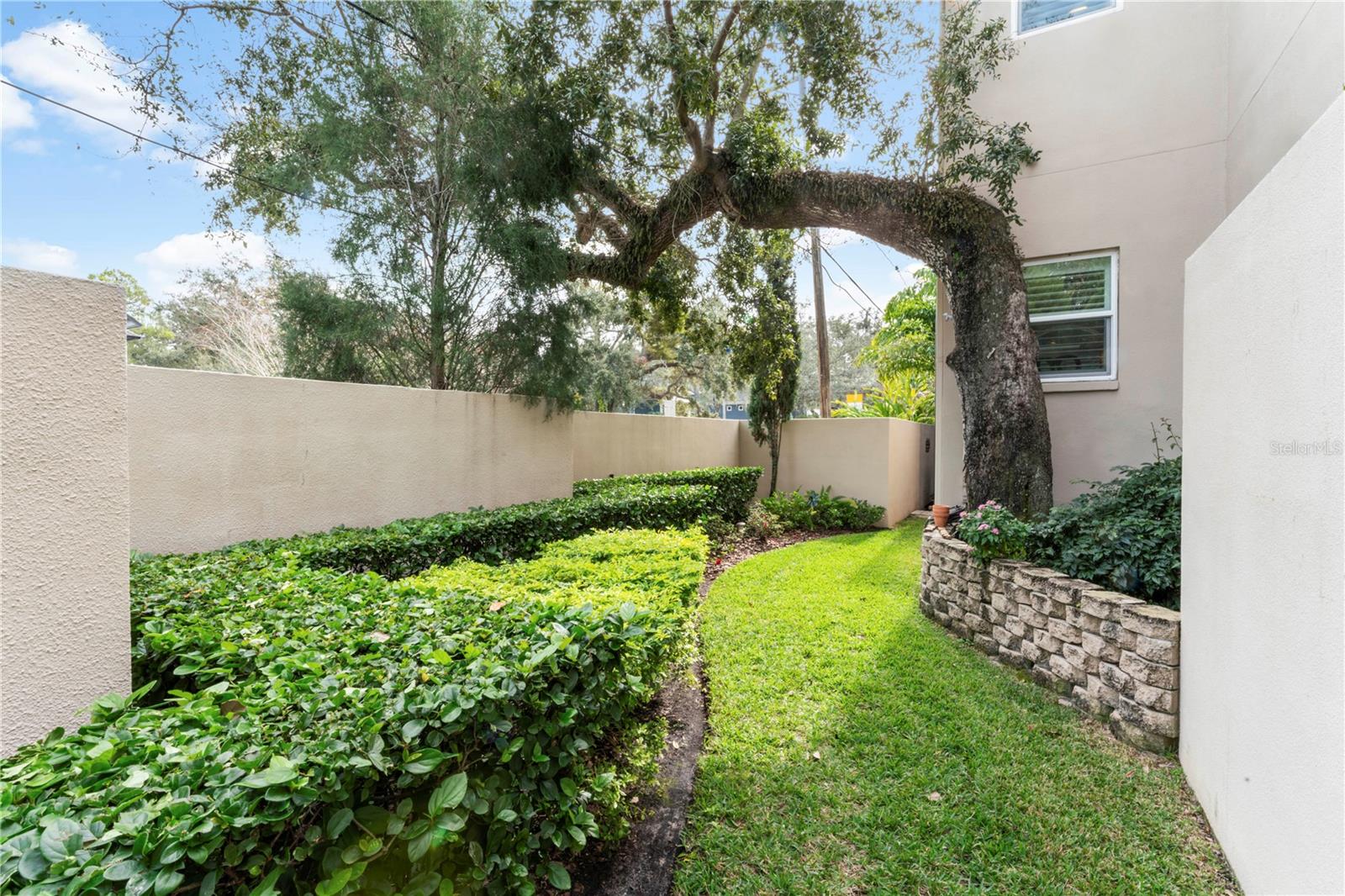 2701 W BAY AVE, TAMPA, FL, 33611