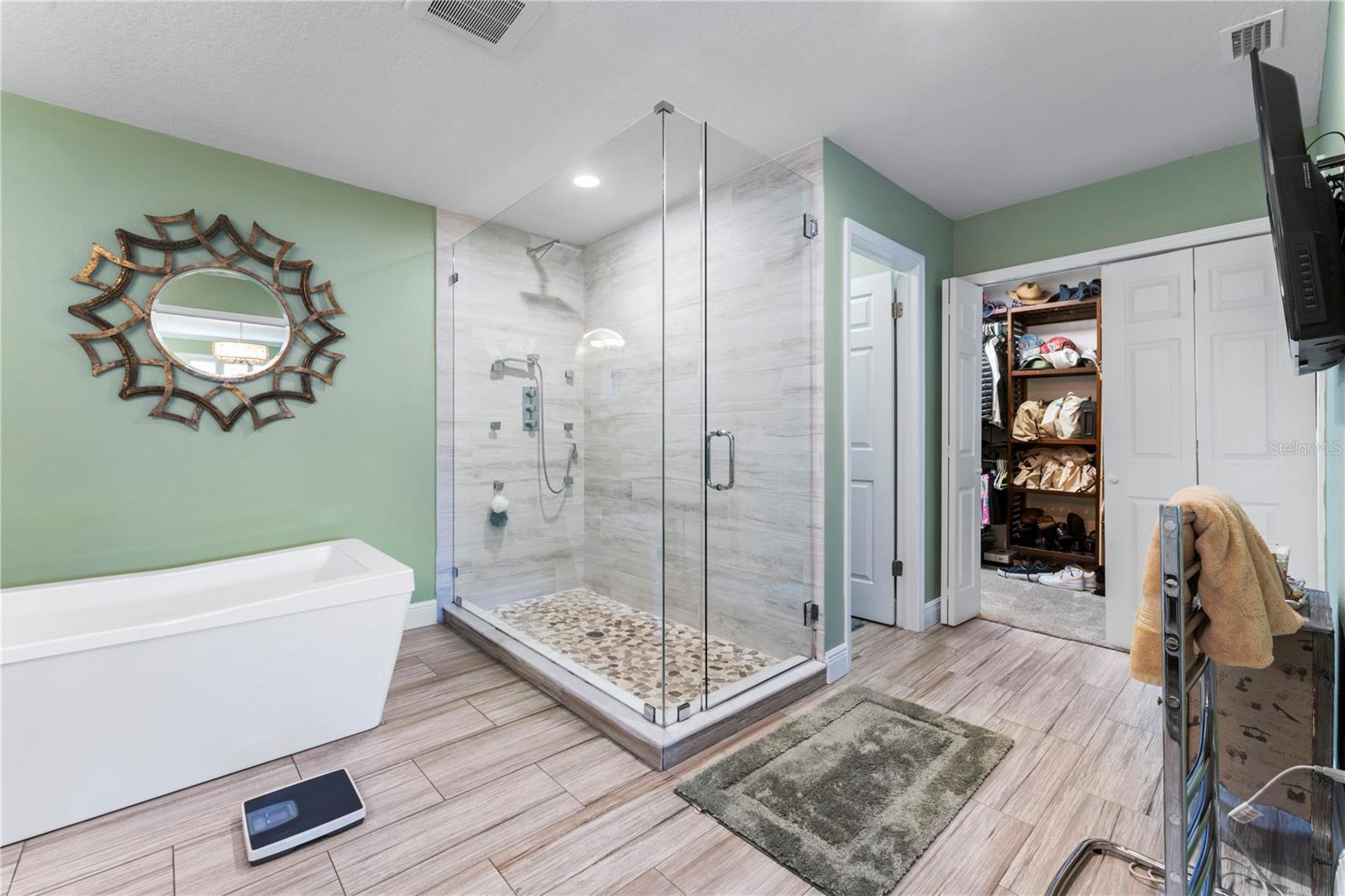 2701 W BAY AVE, TAMPA, FL, 33611