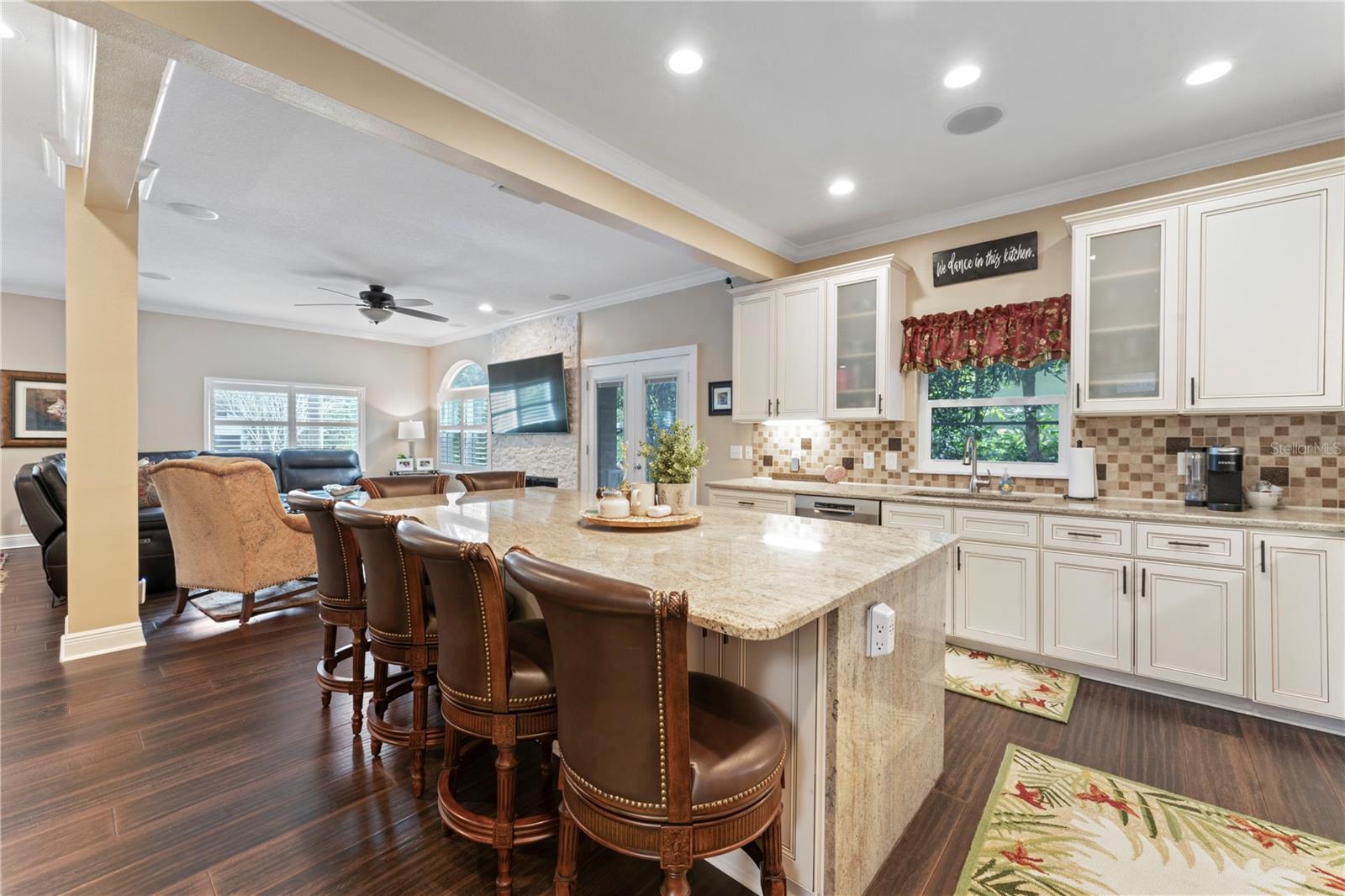 2701 W BAY AVE, TAMPA, FL, 33611