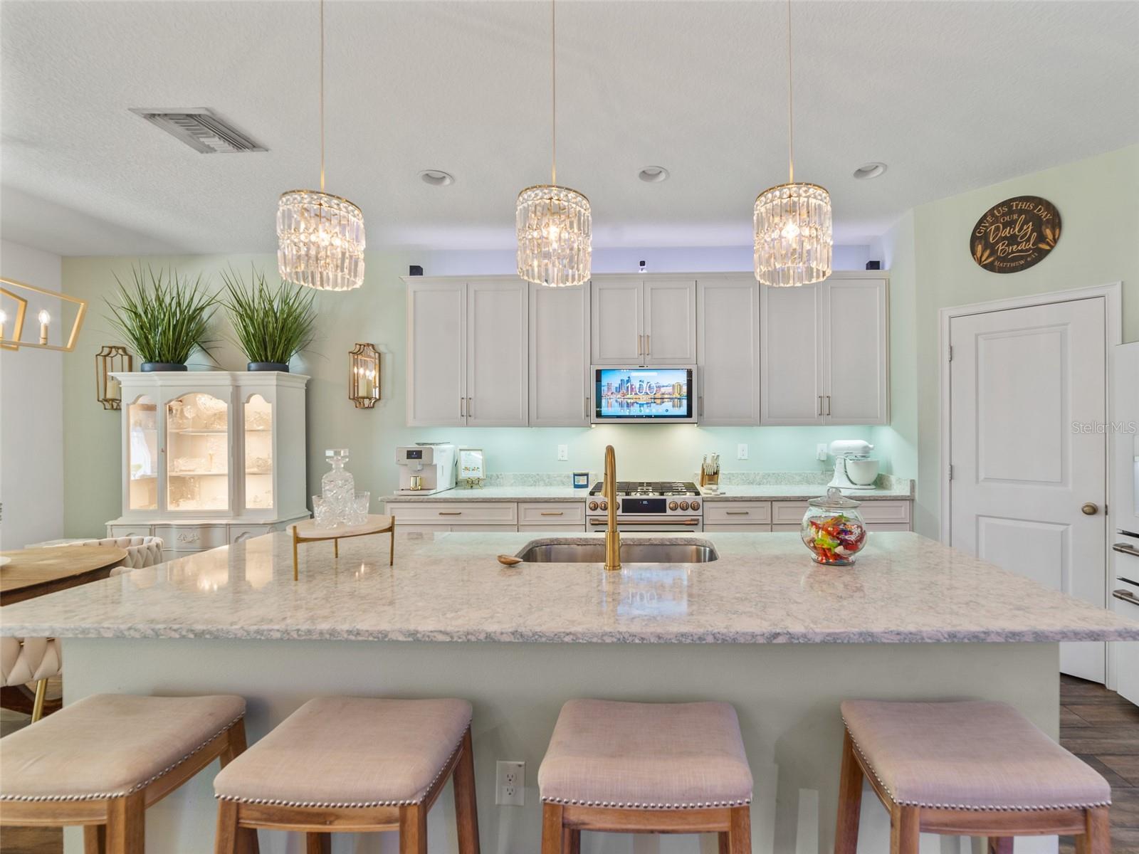 1220 FLORABLU DR, SEFFNER, FL, 33584