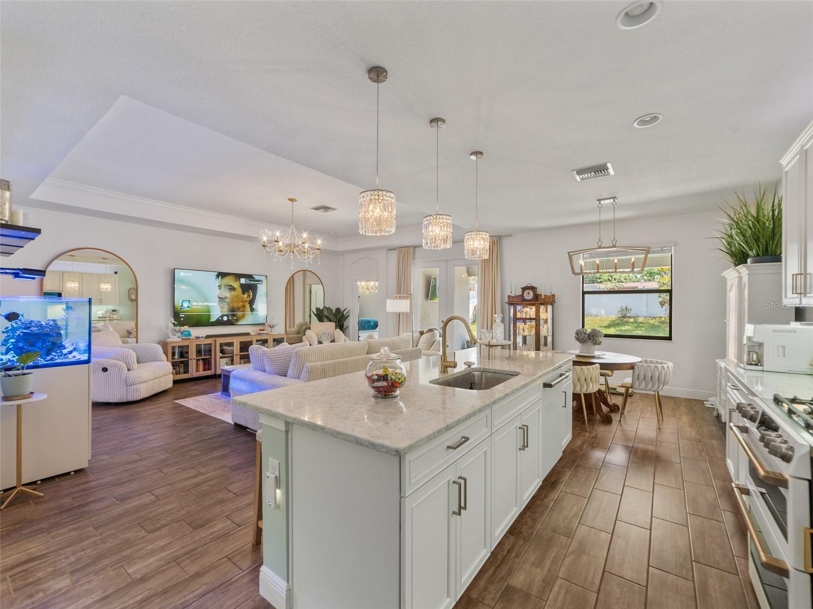 1220 FLORABLU DR, SEFFNER, FL, 33584