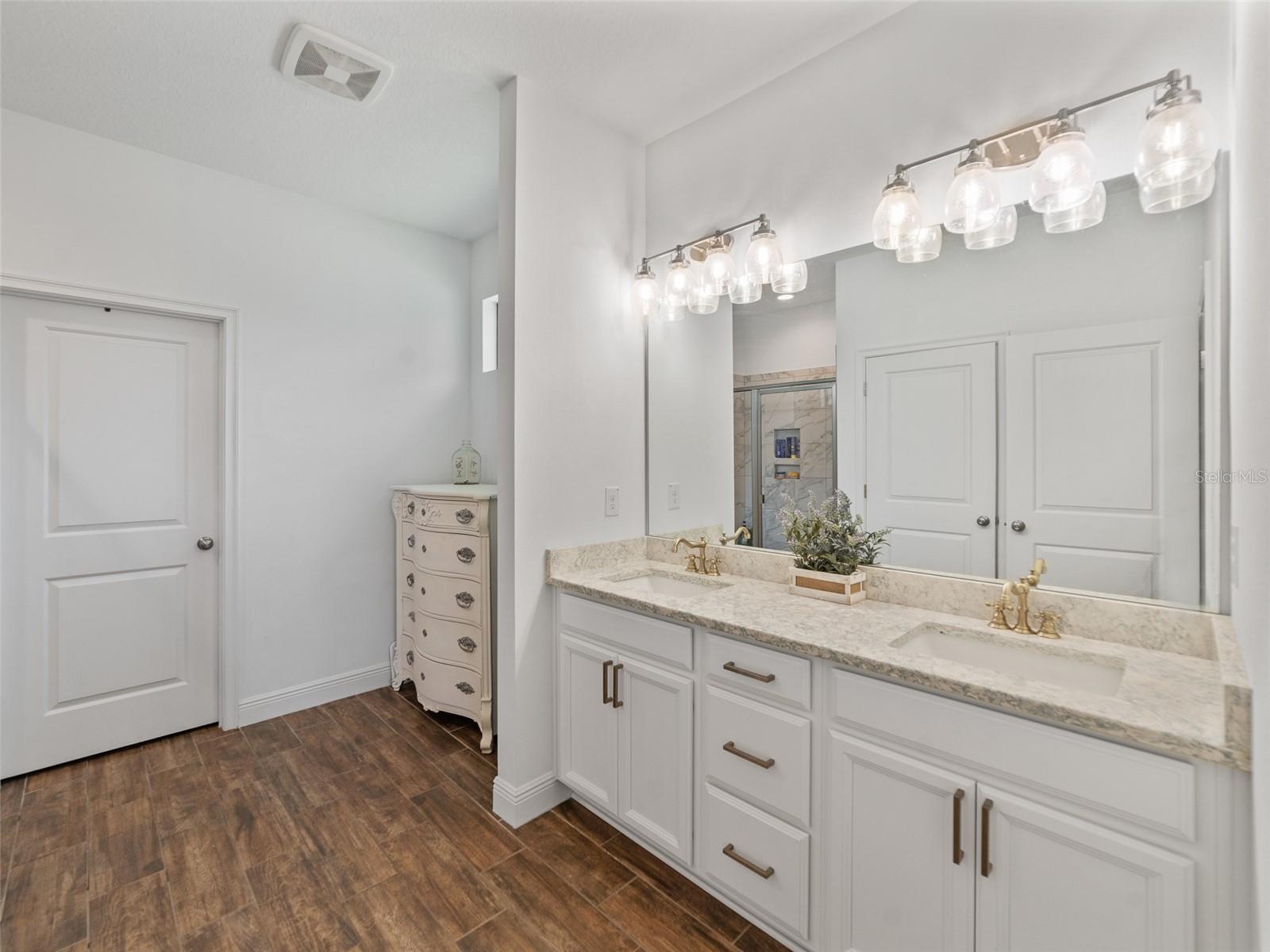 1220 FLORABLU DR, SEFFNER, FL, 33584