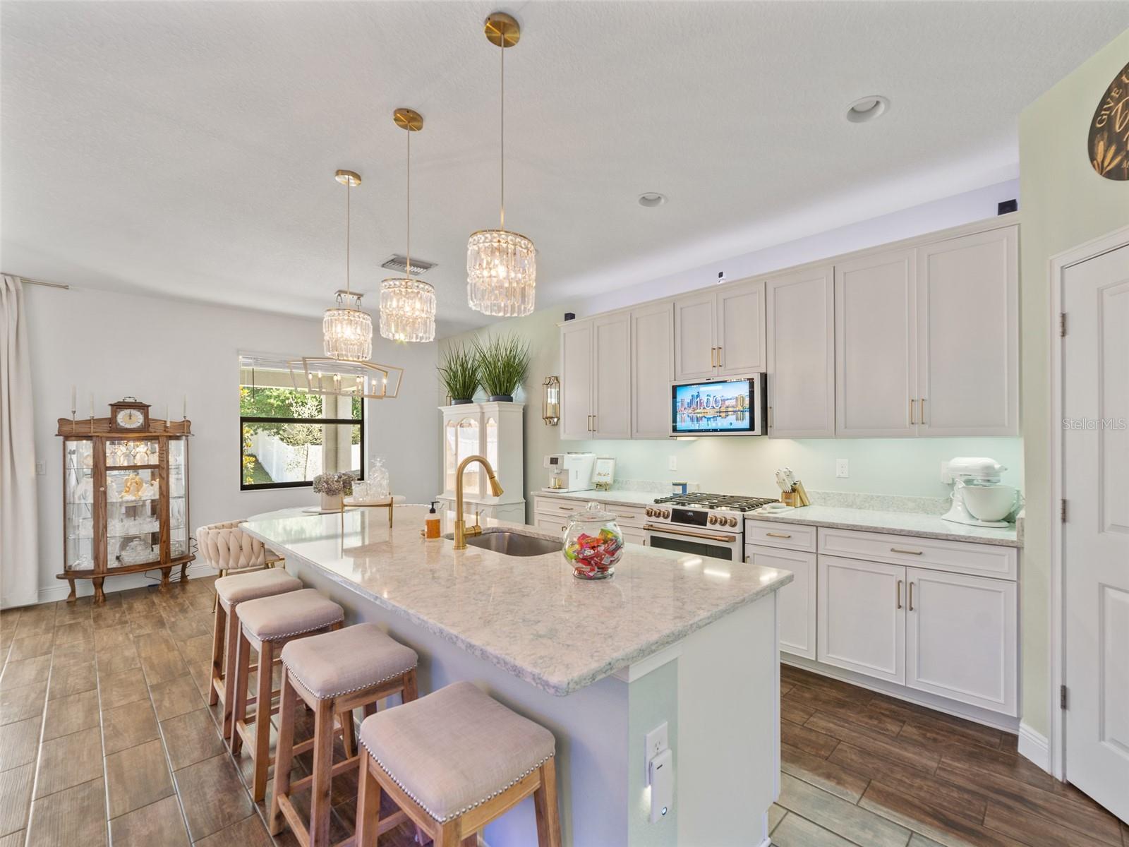 1220 FLORABLU DR, SEFFNER, FL, 33584