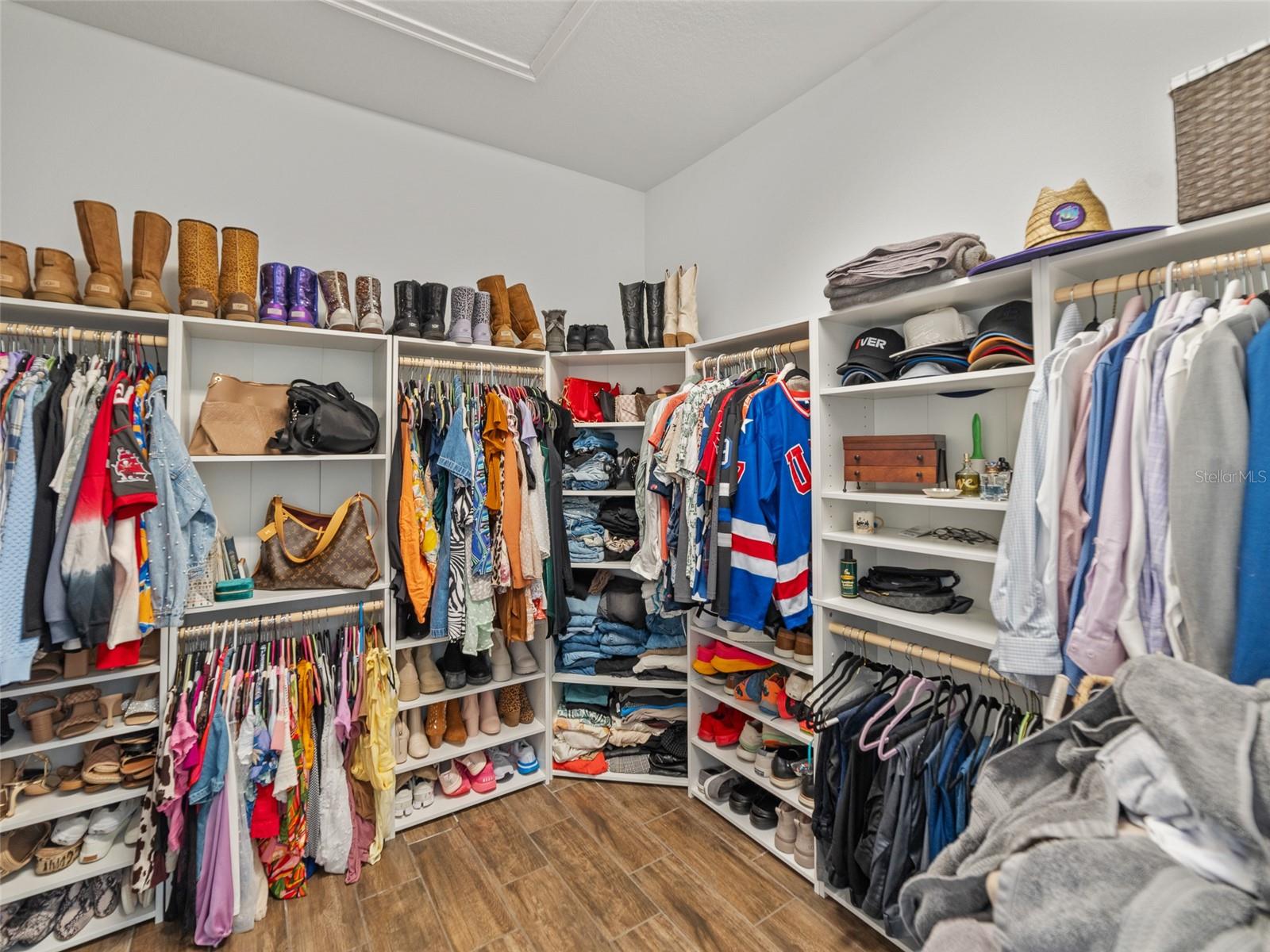 1220 FLORABLU DR, SEFFNER, FL, 33584