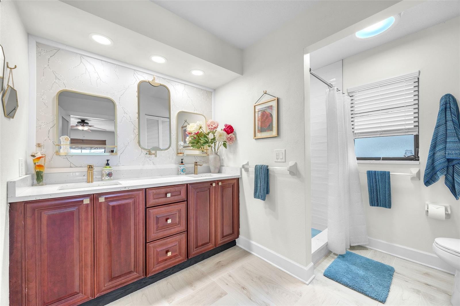 1220 PINELLAS POINT DR S, ST PETERSBURG, FL, 33705