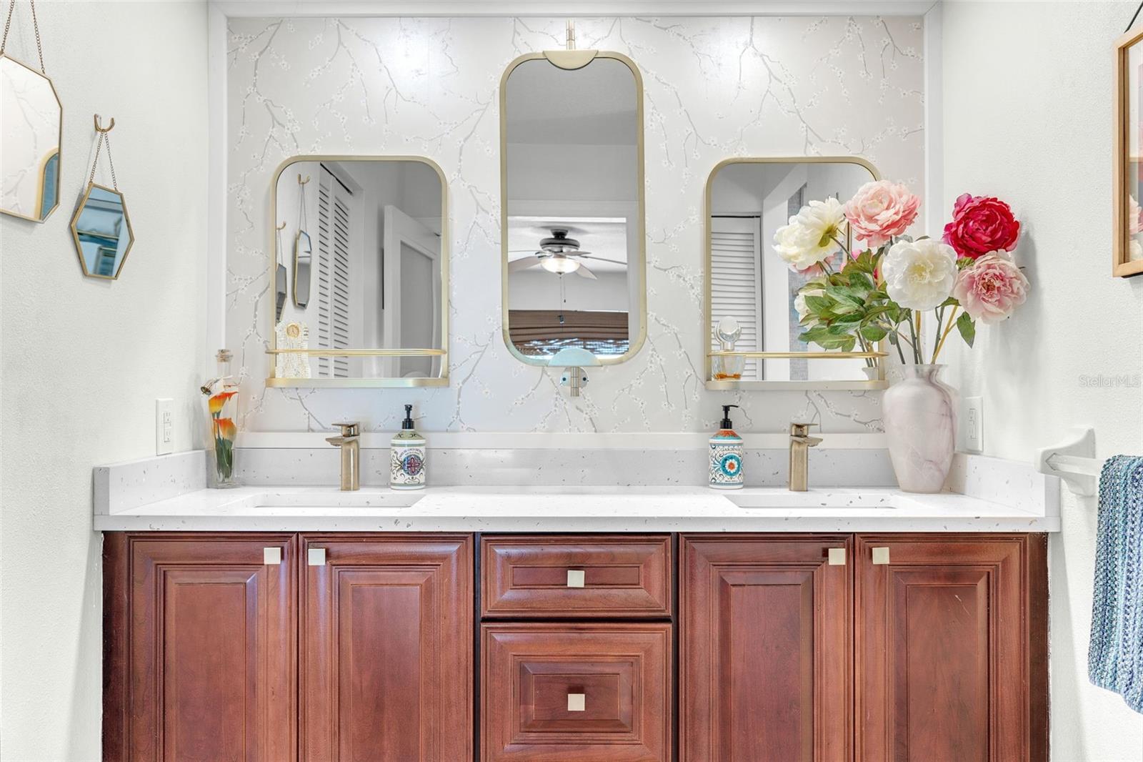 1220 PINELLAS POINT DR S, ST PETERSBURG, FL, 33705