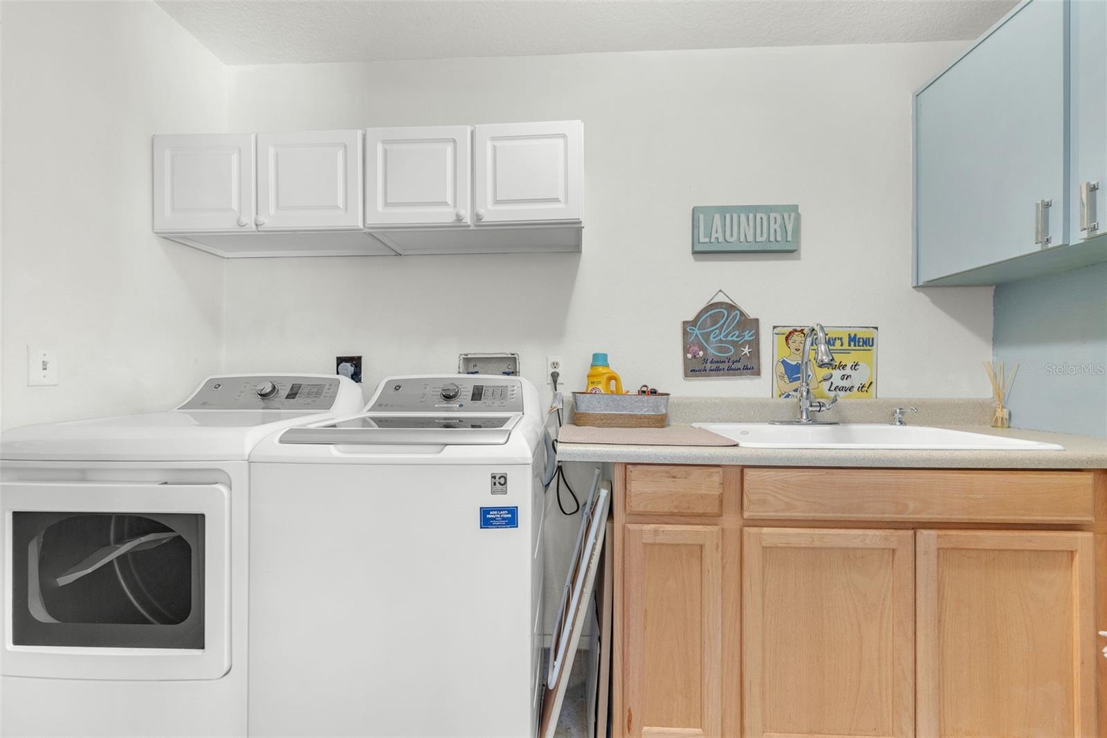 1220 PINELLAS POINT DR S, ST PETERSBURG, FL, 33705