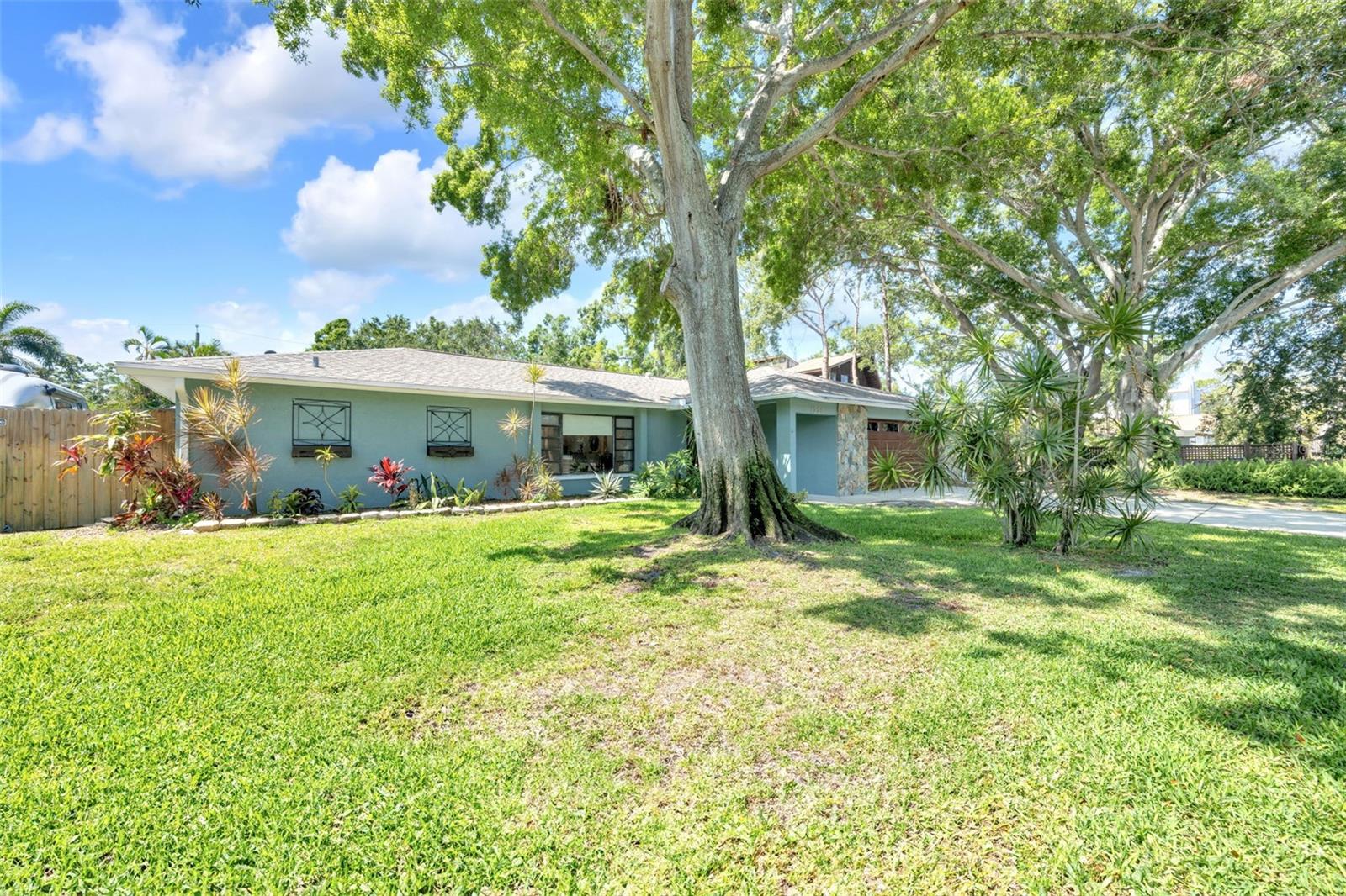 1220 PINELLAS POINT DR S, ST PETERSBURG, FL, 33705