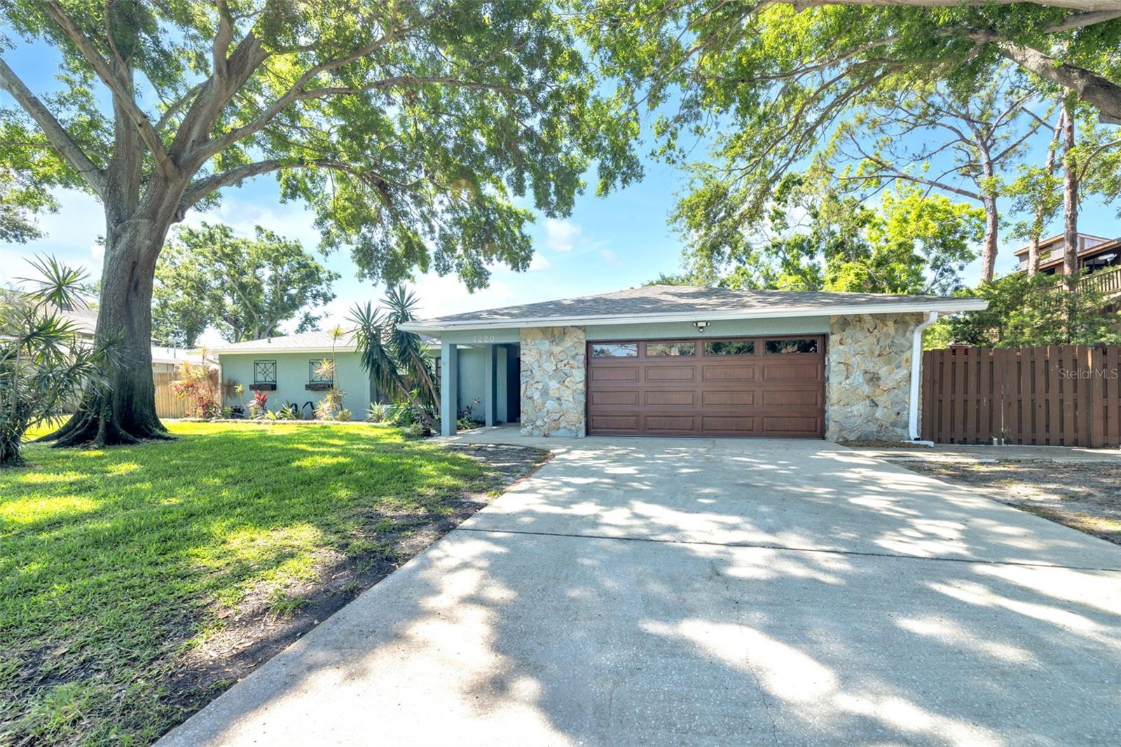 1220 PINELLAS POINT DR S, ST PETERSBURG, FL, 33705