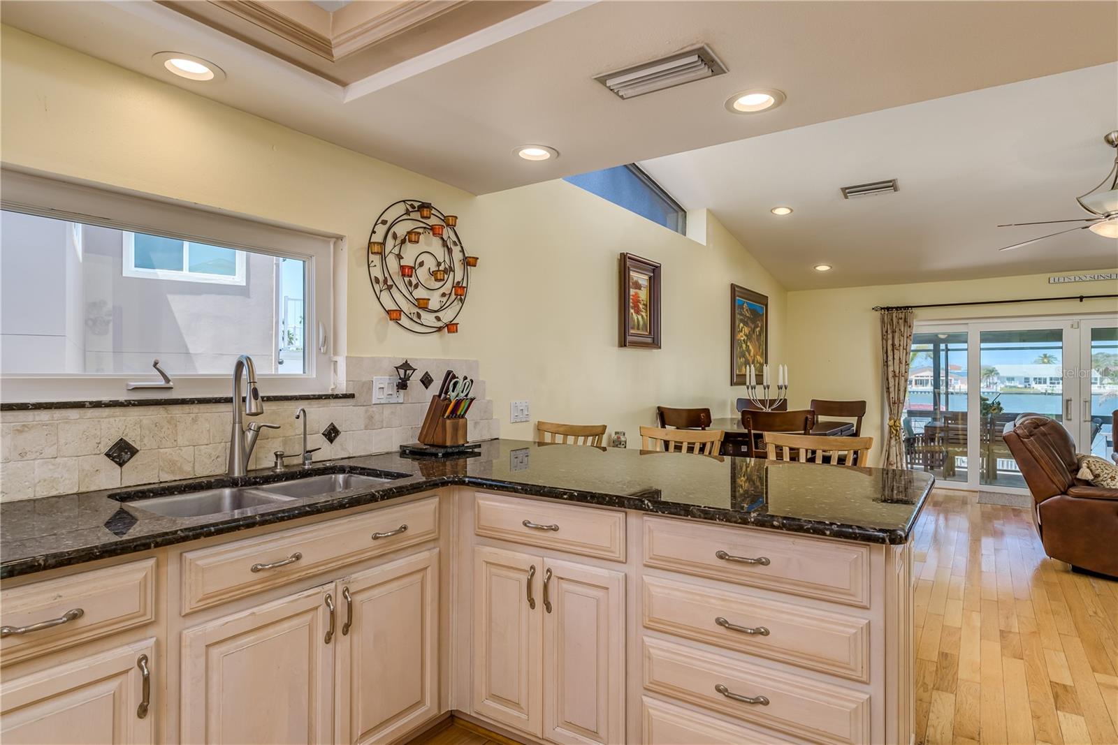 2202 DONATO DR, BELLEAIR BEACH, FL, 33786