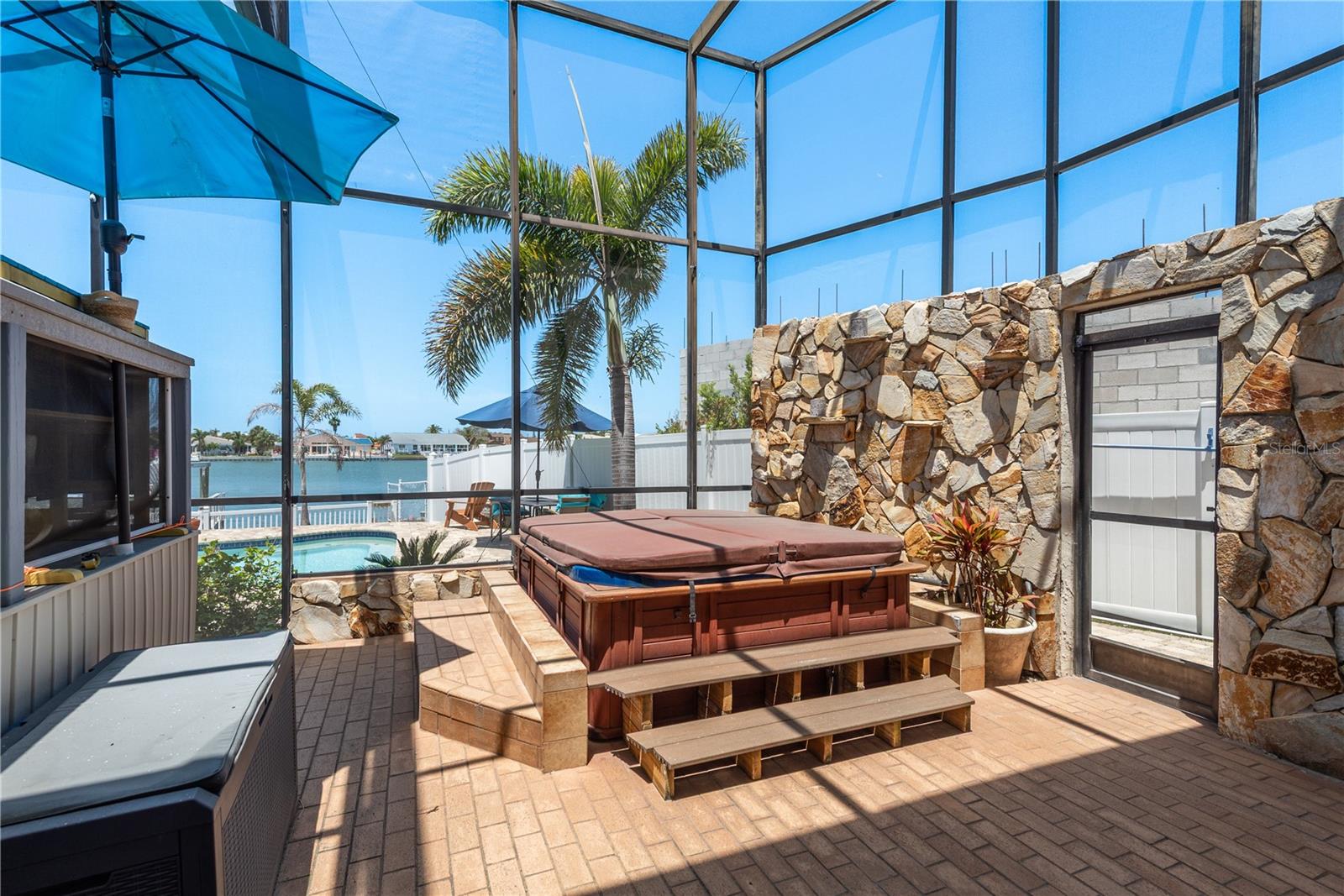2202 DONATO DR, BELLEAIR BEACH, FL, 33786