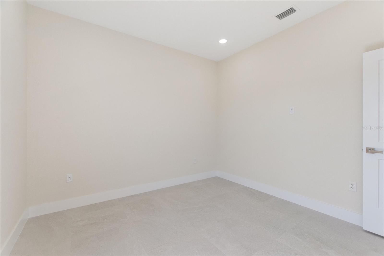 2021 VALENCIA DR, INDIAN LAKE ESTATES, FL, 33855