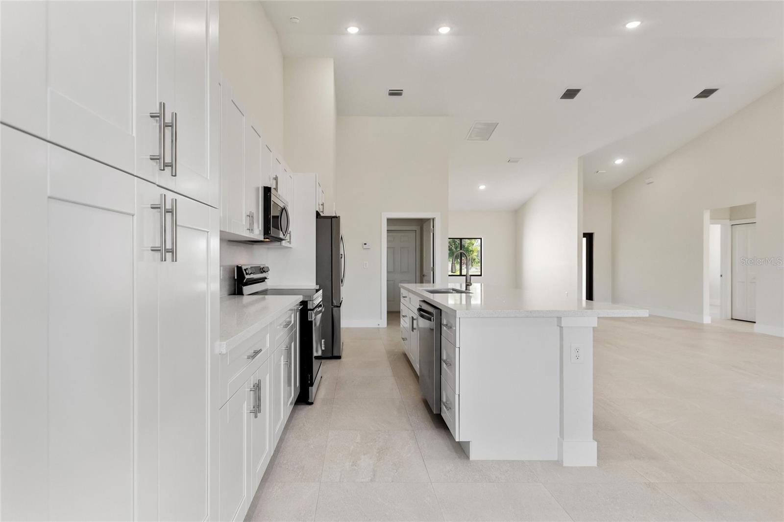 2021 VALENCIA DR, INDIAN LAKE ESTATES, FL, 33855