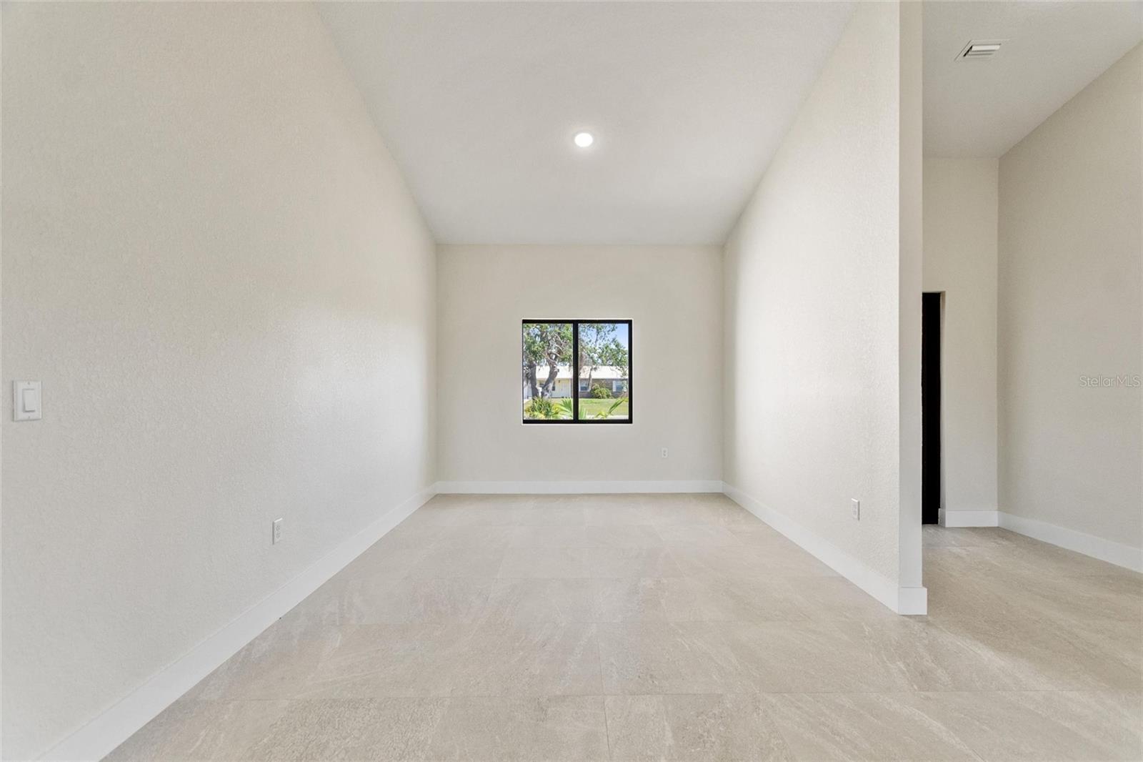 2021 VALENCIA DR, INDIAN LAKE ESTATES, FL, 33855