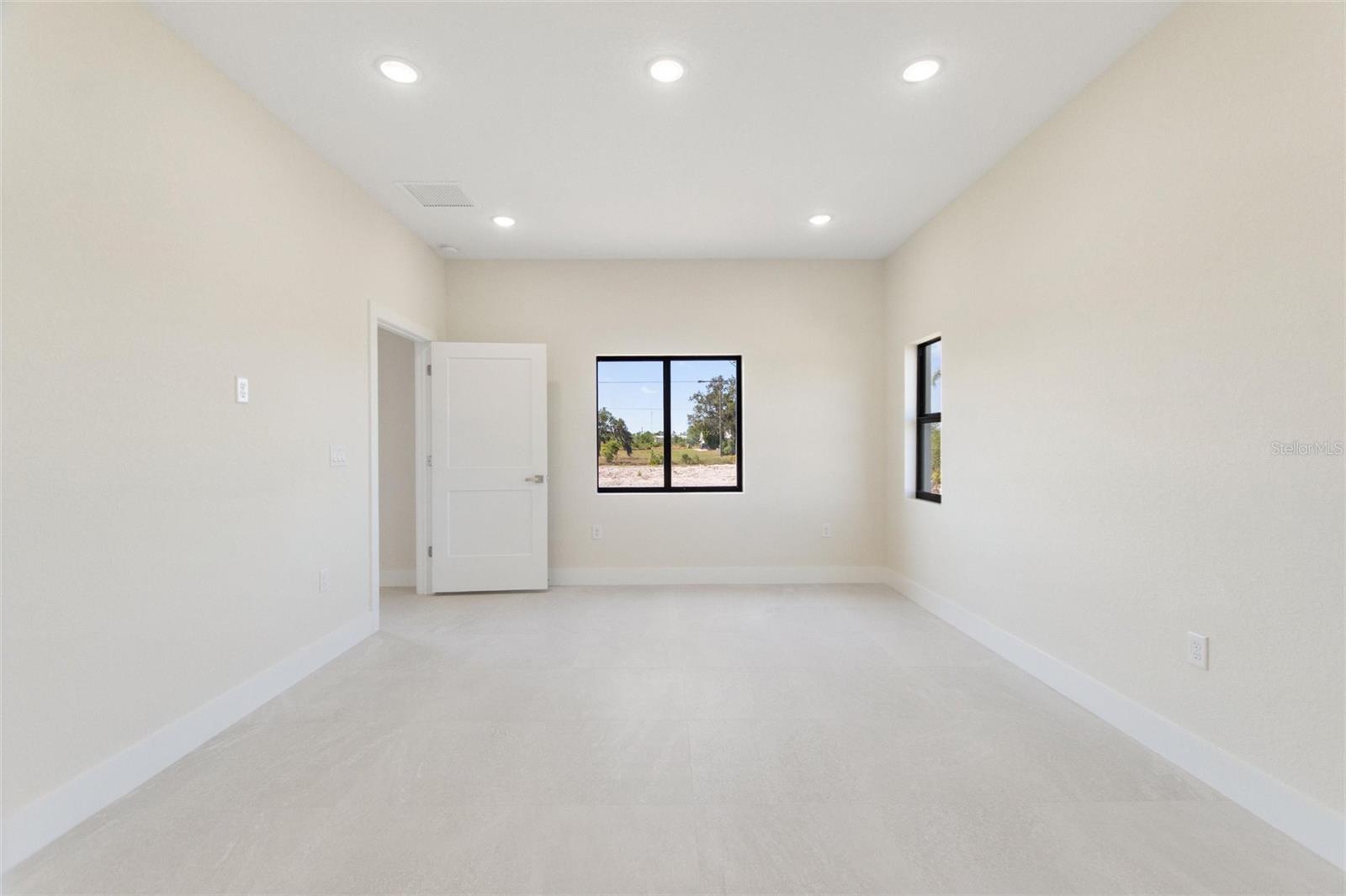 2021 VALENCIA DR, INDIAN LAKE ESTATES, FL, 33855