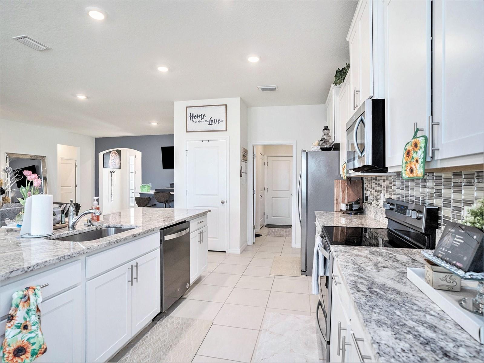 5464 FLINT HILLS DR, WIMAUMA, FL, 33598
