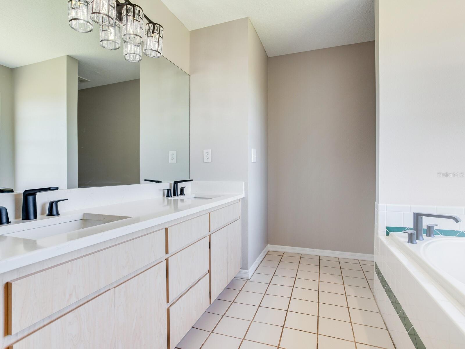 3434 E KEYSVILLE RD, LITHIA, FL, 33547