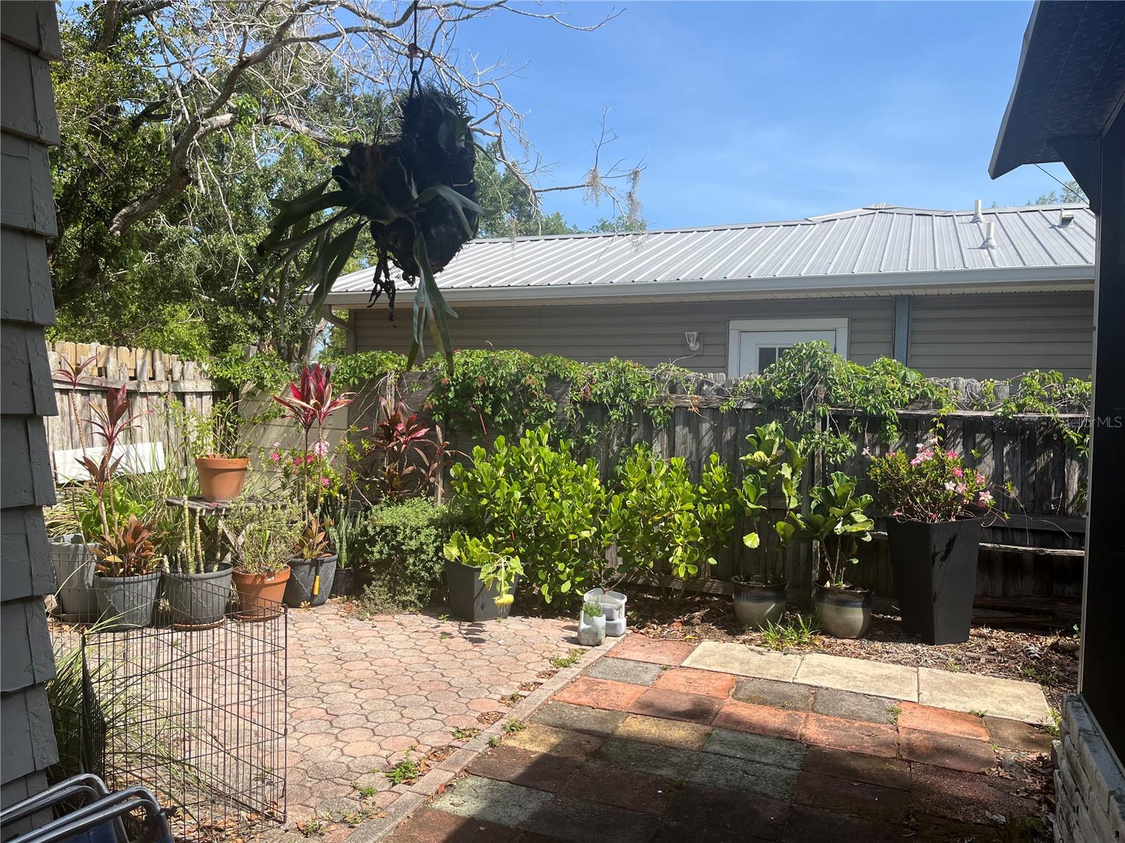 2415 PELICAN DR, SARASOTA, FL, 34237