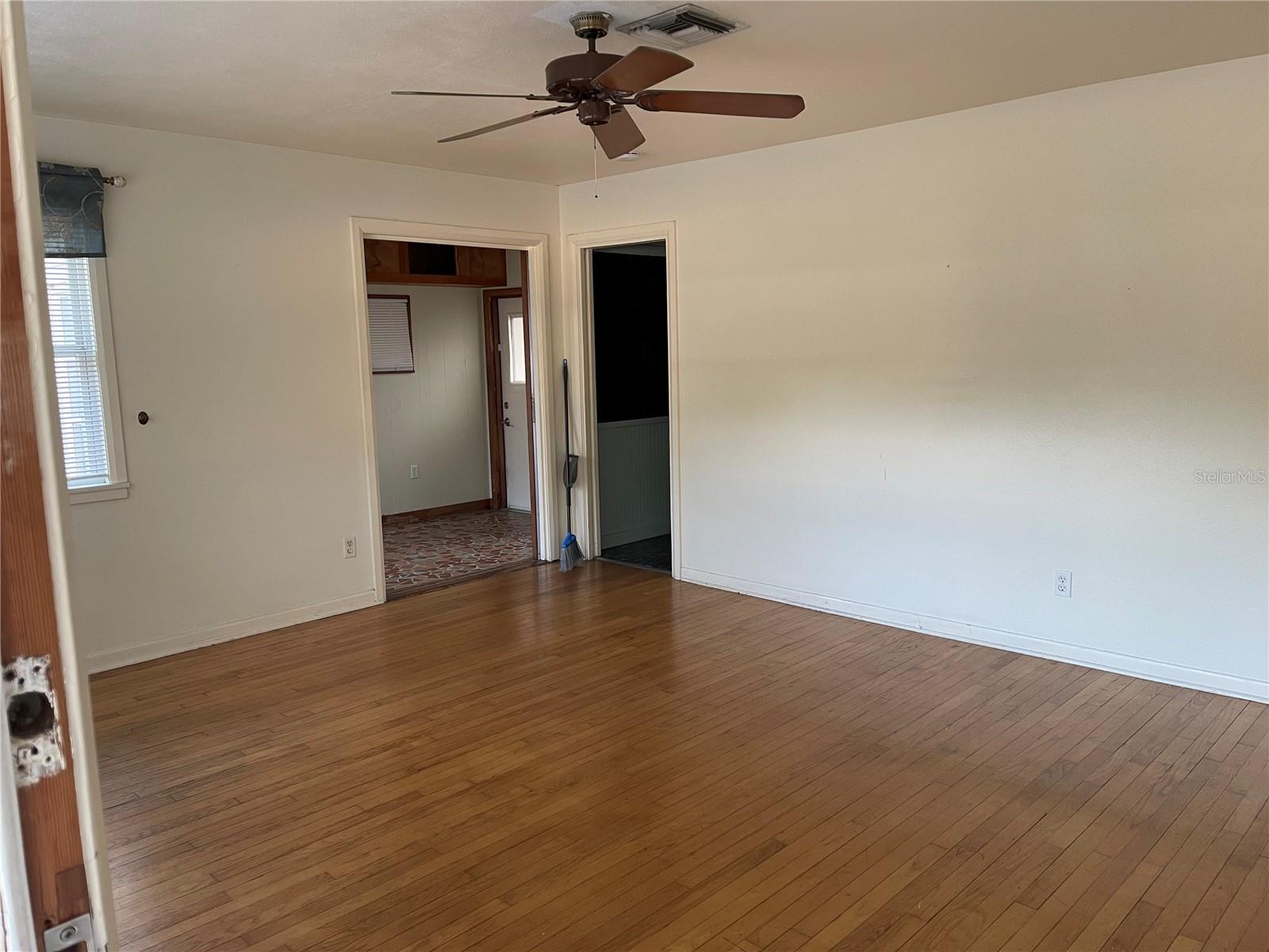 2415 PELICAN DR, SARASOTA, FL, 34237