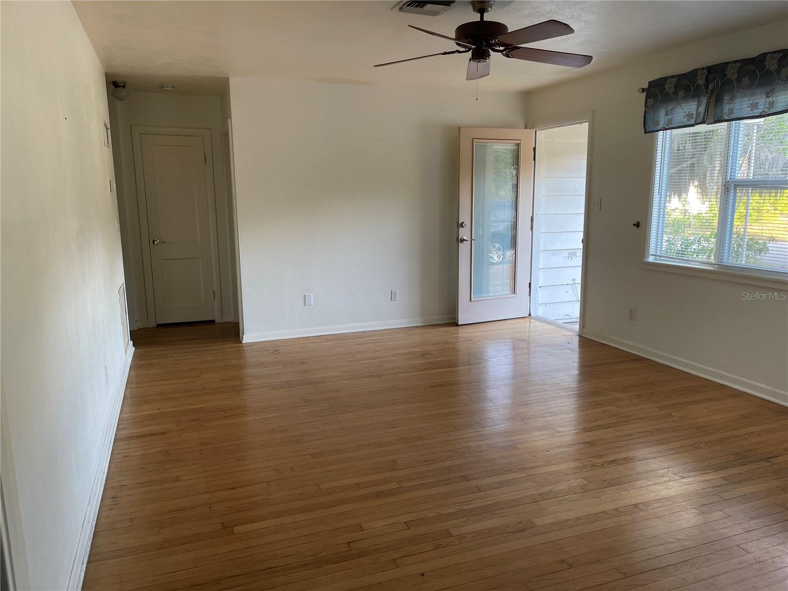 2415 PELICAN DR, SARASOTA, FL, 34237