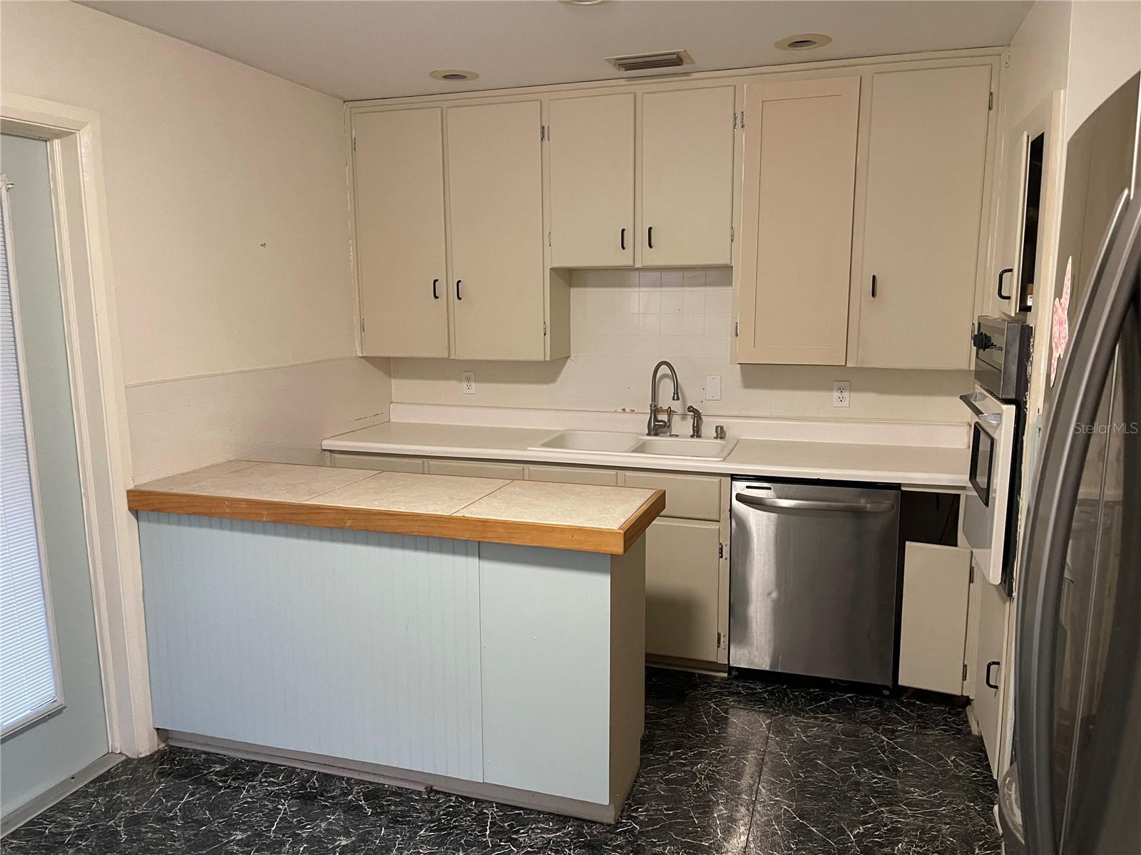 2415 PELICAN DR, SARASOTA, FL, 34237