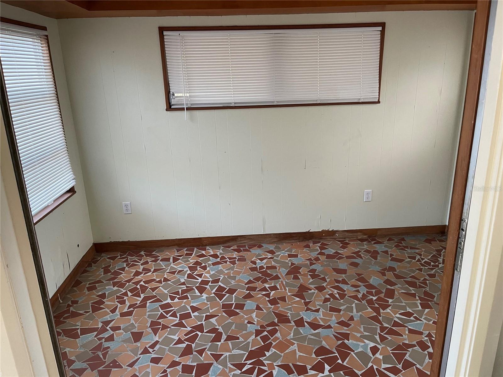 2415 PELICAN DR, SARASOTA, FL, 34237