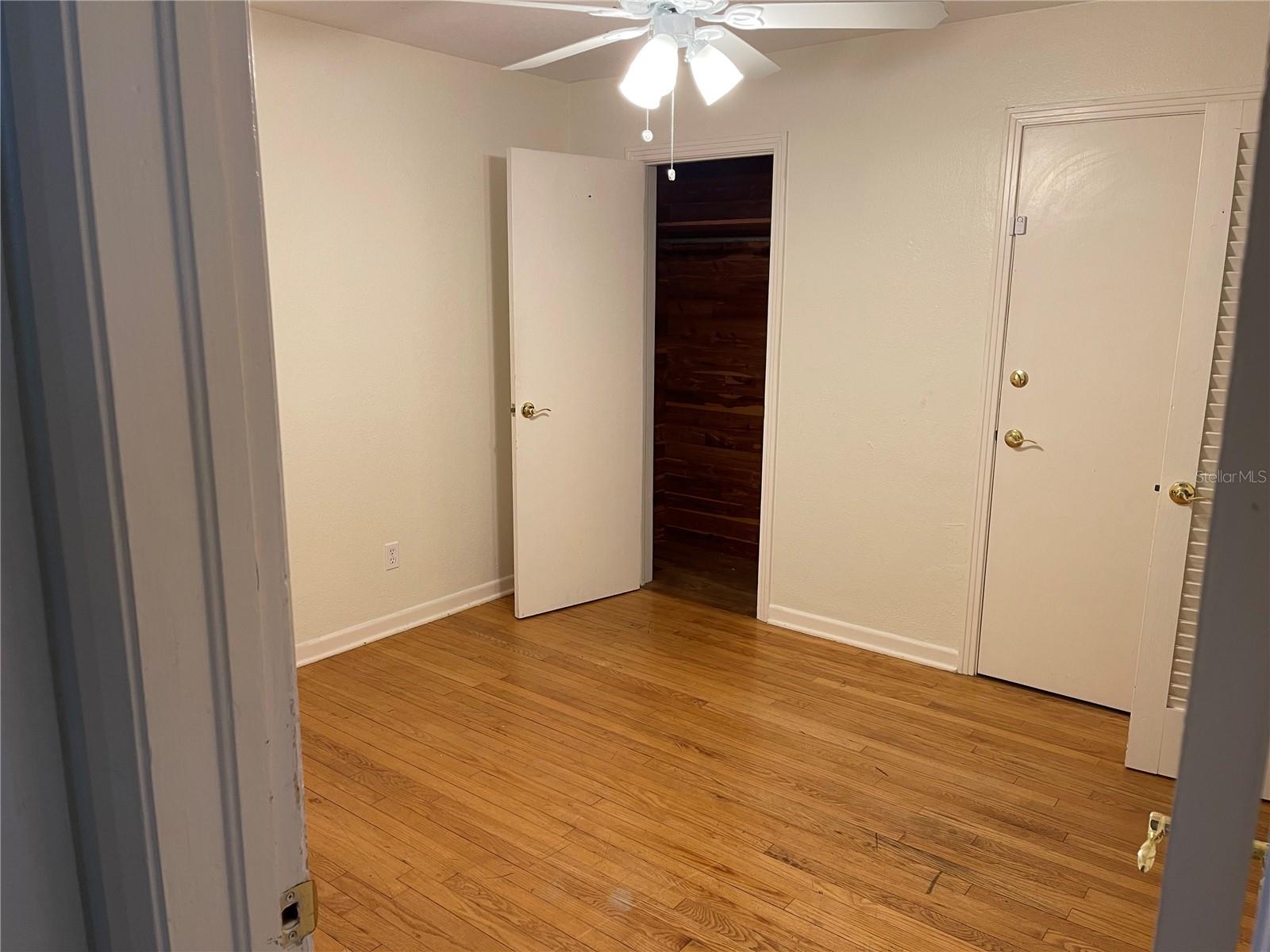 2415 PELICAN DR, SARASOTA, FL, 34237