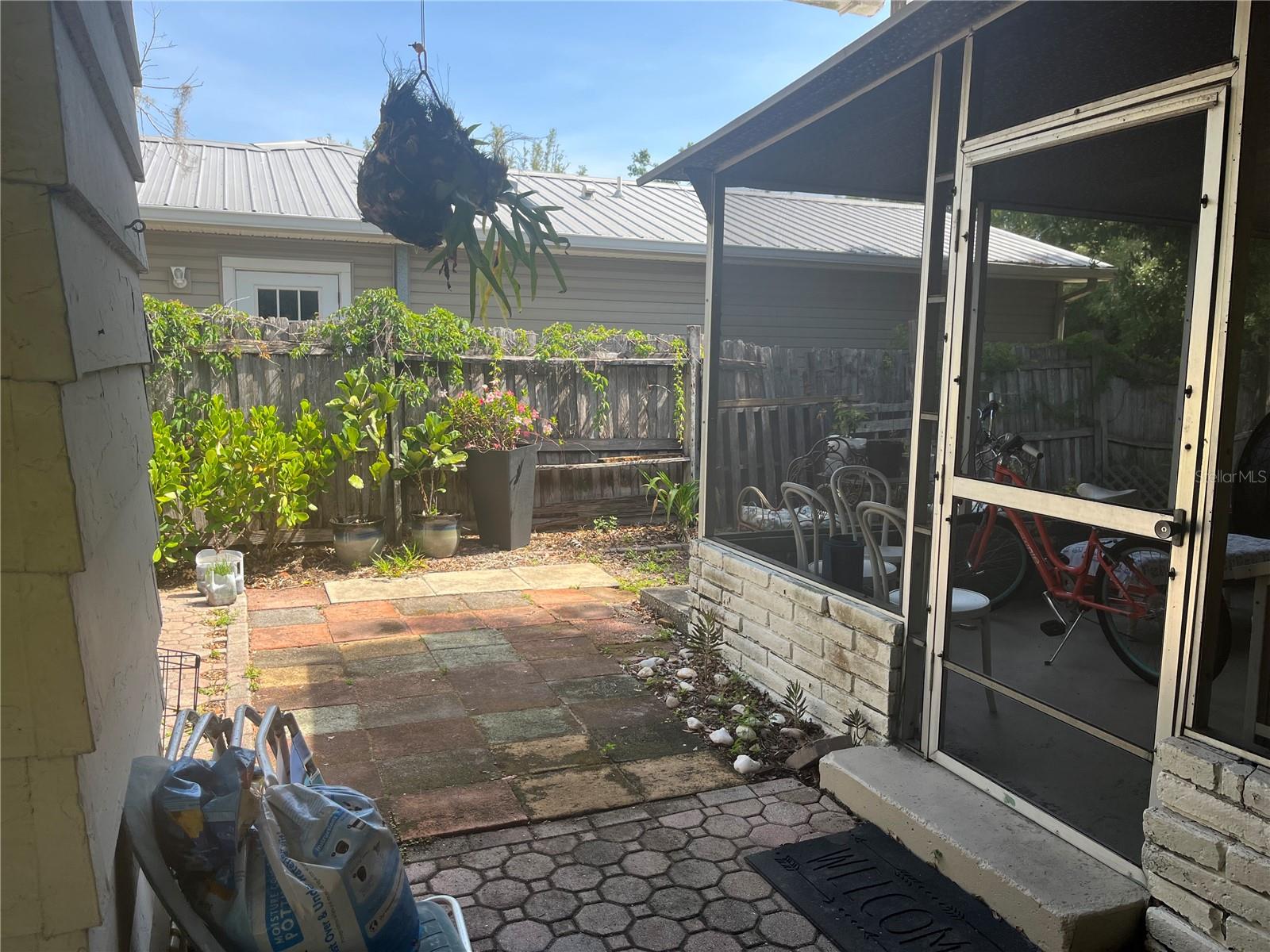 2415 PELICAN DR, SARASOTA, FL, 34237