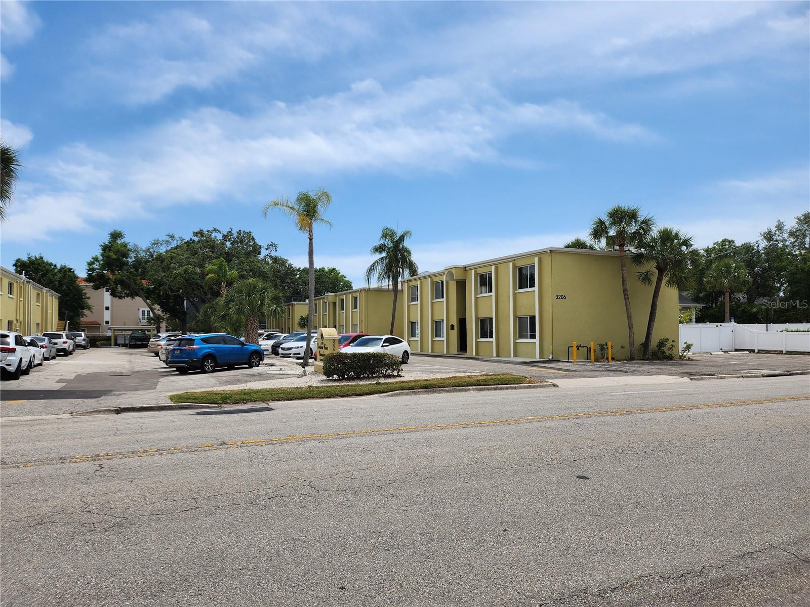 3206 W AZEELE ST #108, TAMPA, FL, 33609