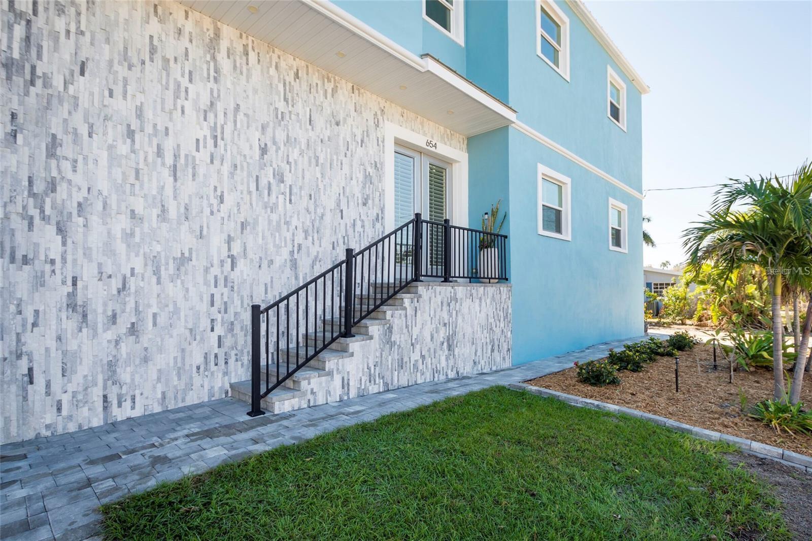 654 JUNGLE QUEEN WAY, LONGBOAT KEY, FL, 34228