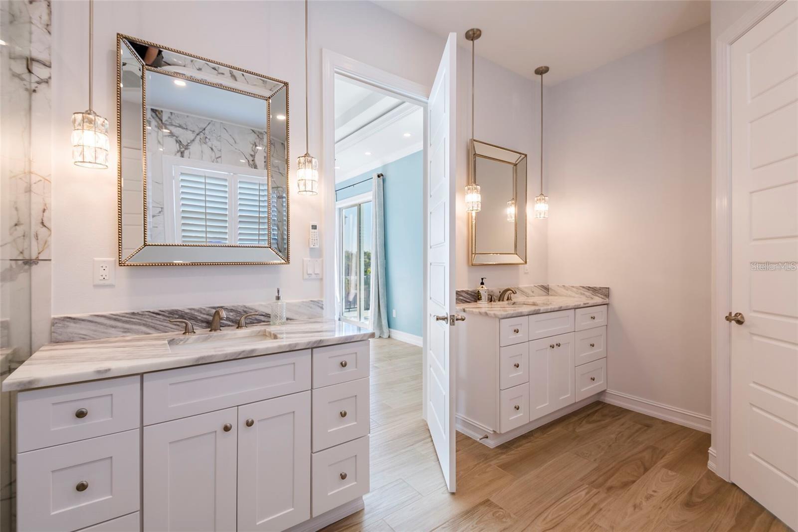 654 JUNGLE QUEEN WAY, LONGBOAT KEY, FL, 34228