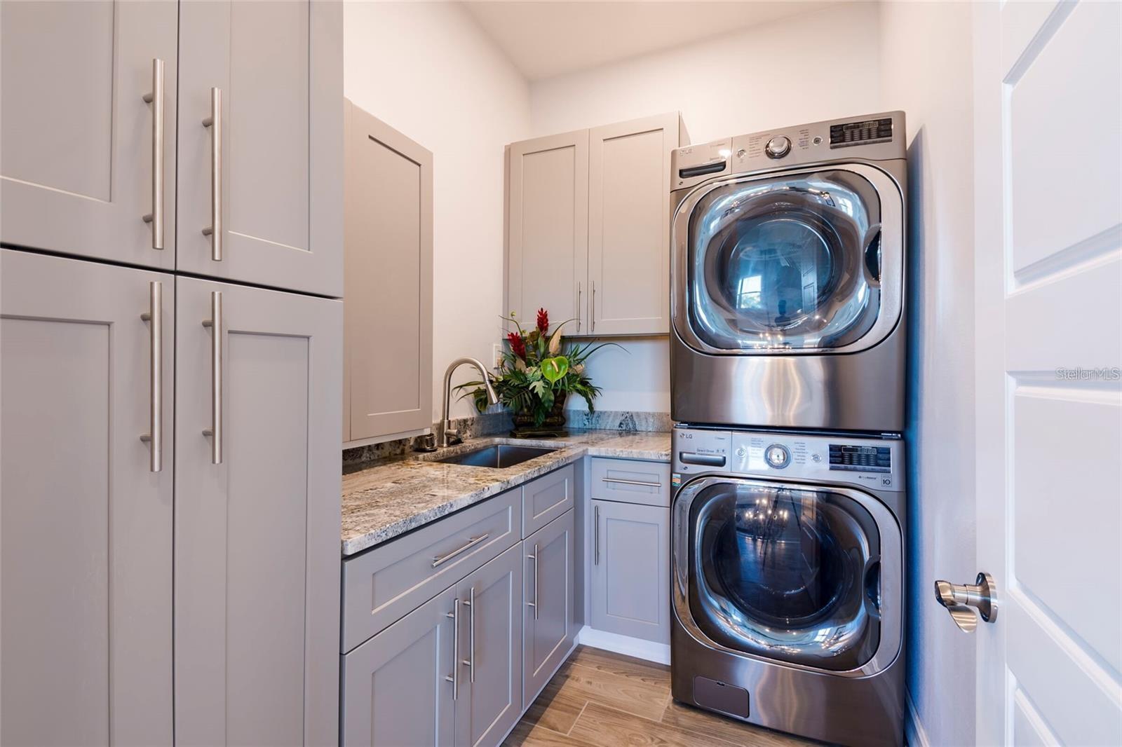 654 JUNGLE QUEEN WAY, LONGBOAT KEY, FL, 34228